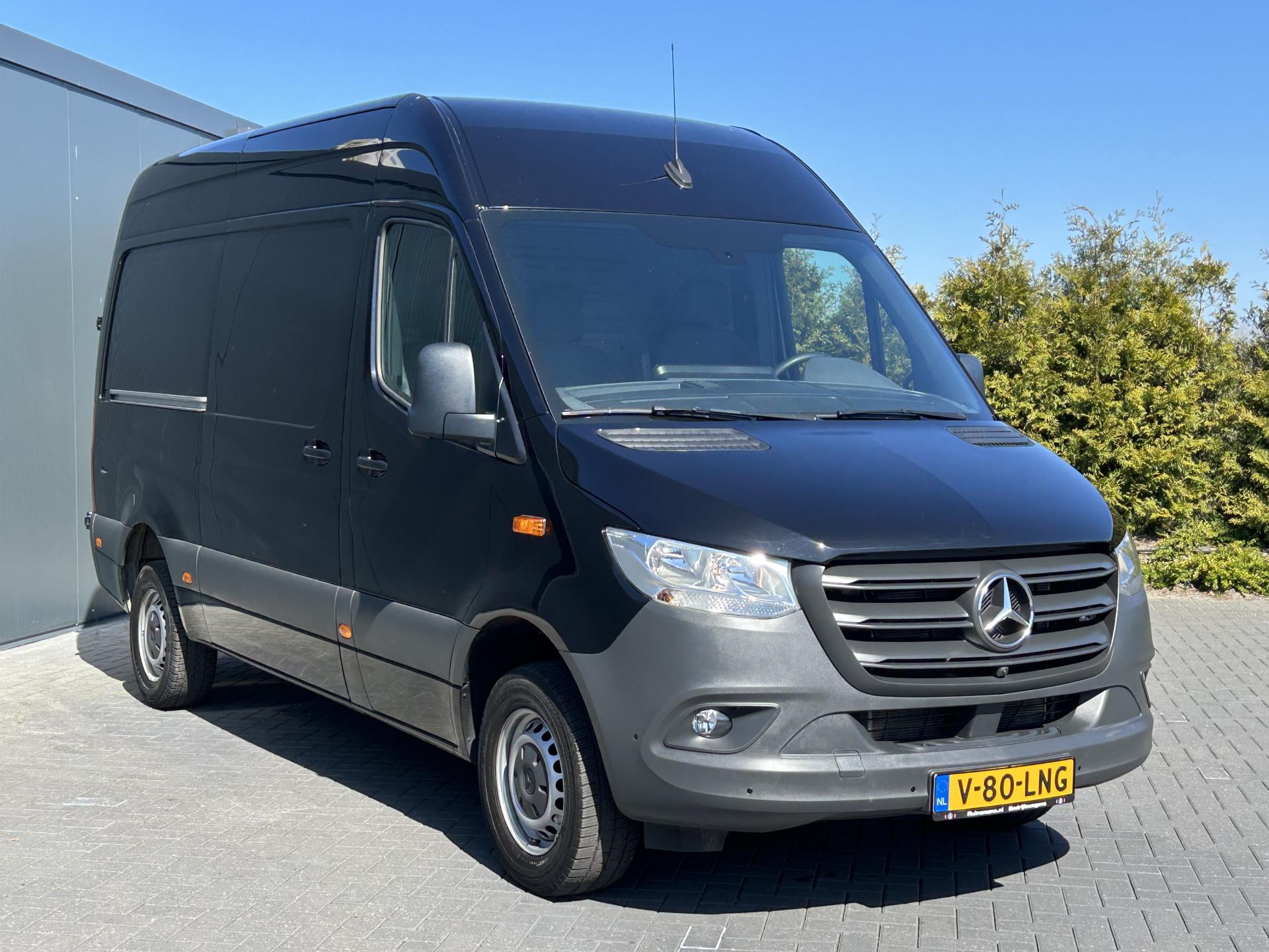 Foto 3 van Mercedes-Benz 317 CDI 170 PK / L2H2 / AIRCO / CRUISE / CAMERA / NAVIGATIE / 3-ZITS