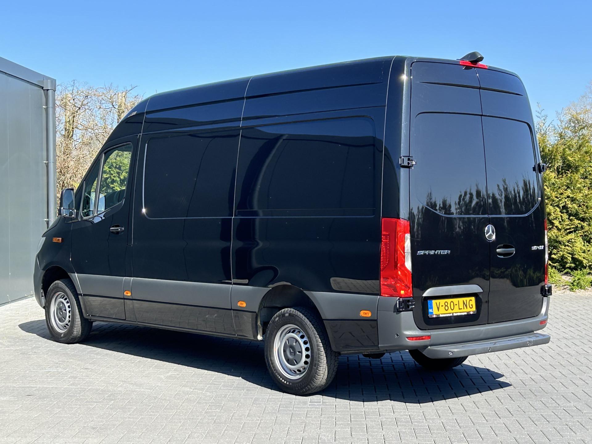 Foto 4 van Mercedes-Benz 317 CDI 170 PK / L2H2 / AIRCO / CRUISE / CAMERA / NAVIGATIE / 3-ZITS