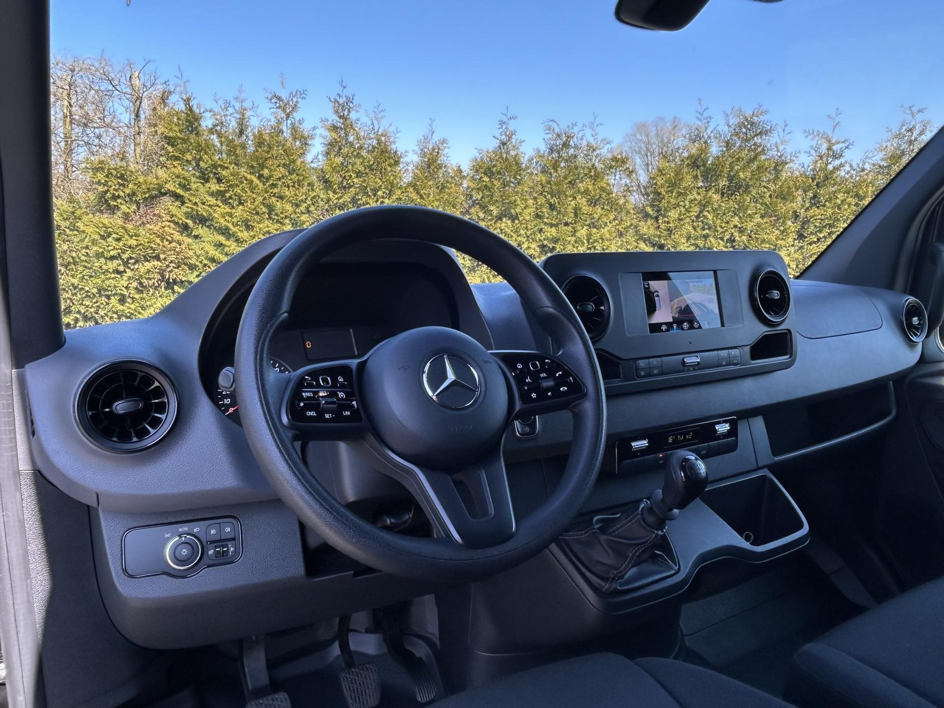 Foto 6 van Mercedes-Benz 317 CDI 170 PK / L2H2 / AIRCO / CRUISE / CAMERA / NAVIGATIE / 3-ZITS