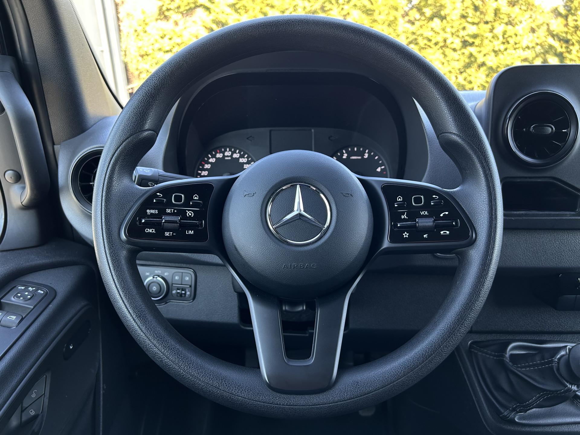 Foto 9 van Mercedes-Benz 317 CDI 170 PK / L2H2 / AIRCO / CRUISE / CAMERA / NAVIGATIE / 3-ZITS