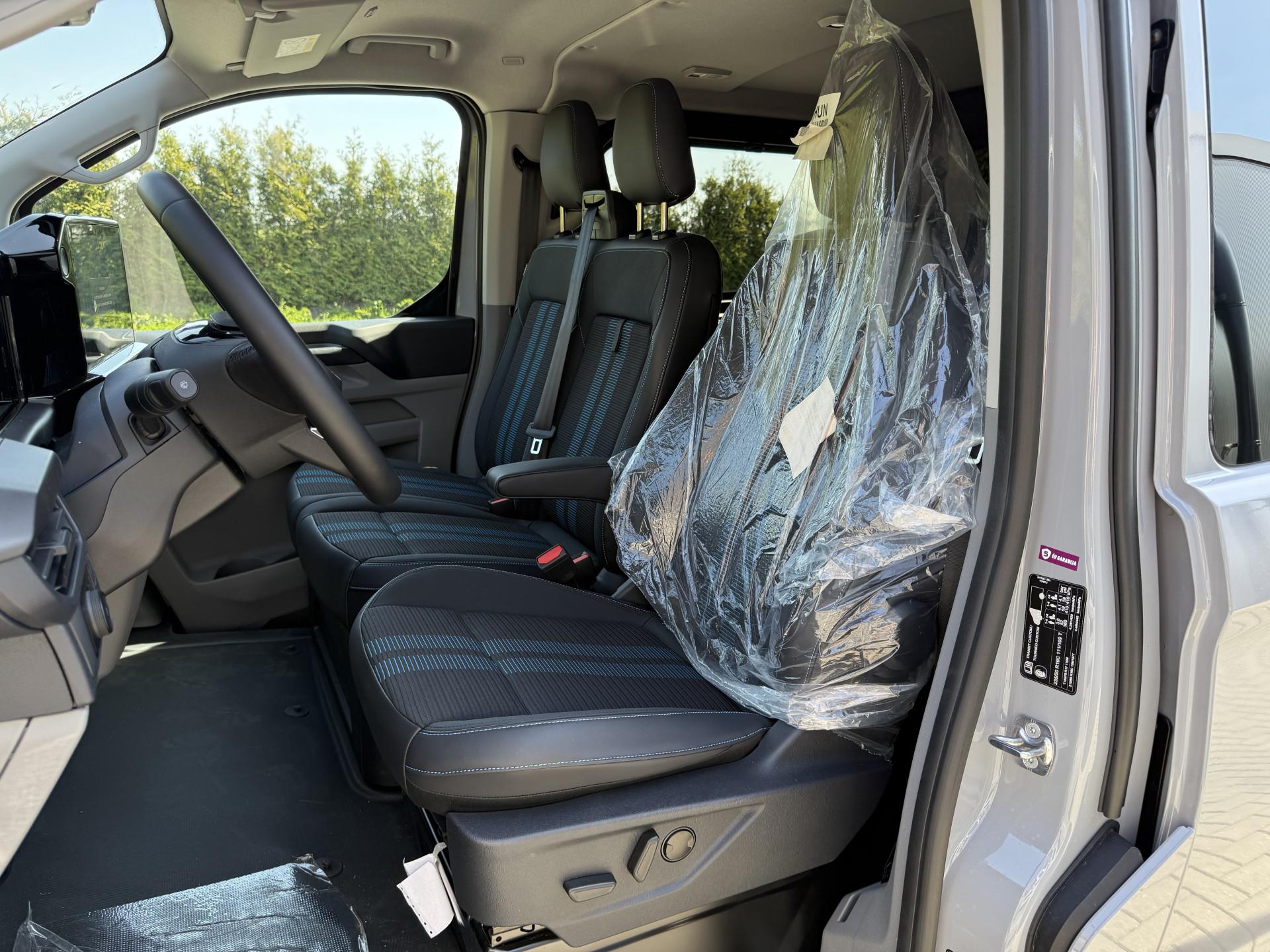 Foto 10 van Ford 2.0 TDCI 170 PK AUTOMAAT / L2H1 / Limited Sport / 6 PERS DUBBEL CABINE / 2x SCHUIFDEUR / CAMERA / 6 PERSOONS