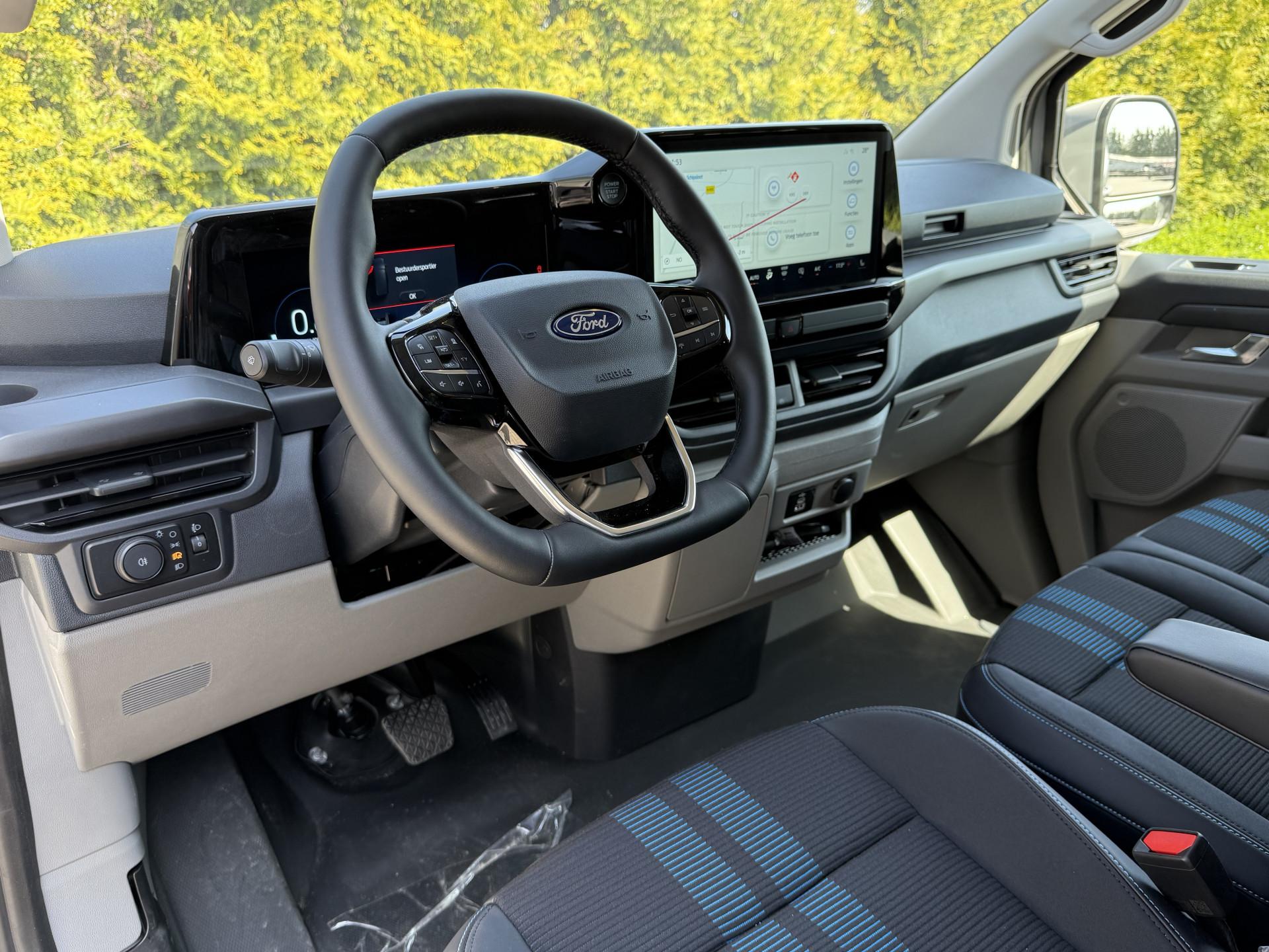 Foto 11 van Ford 2.0 TDCI 170 PK AUTOMAAT / L2H1 / Limited Sport / 6 PERS DUBBEL CABINE / 2x SCHUIFDEUR / CAMERA / 6 PERSOONS