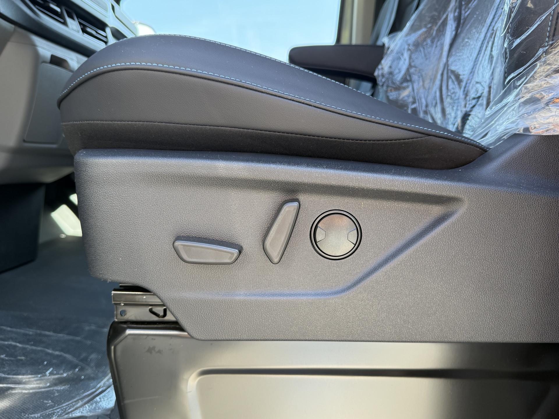 Foto 20 van Ford 2.0 TDCI 170 PK AUTOMAAT / L2H1 / Limited Sport / 6 PERS DUBBEL CABINE / 2x SCHUIFDEUR / CAMERA / 6 PERSOONS