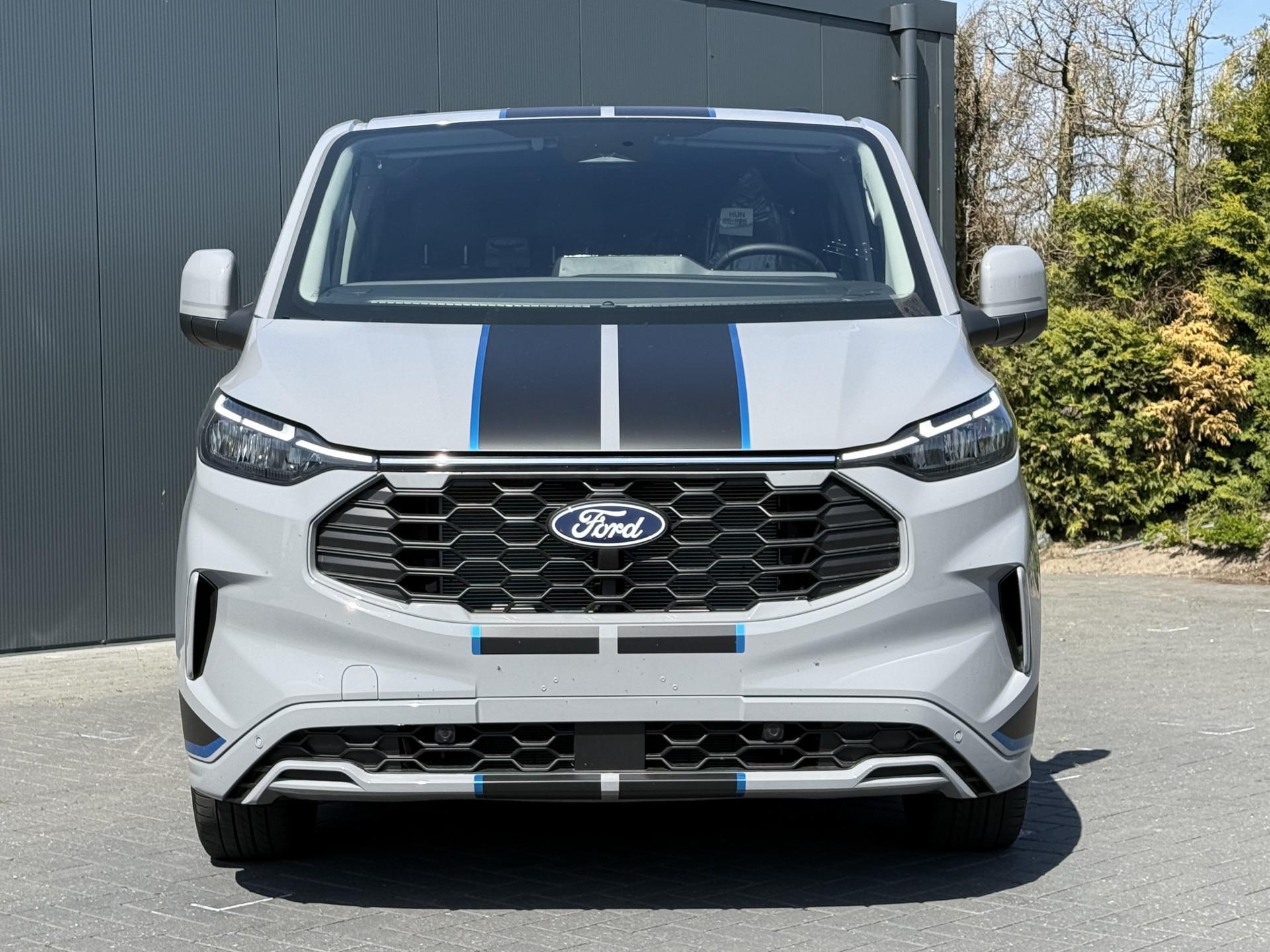 Foto 21 van Ford 2.0 TDCI 170 PK AUTOMAAT / L2H1 / Limited Sport / 6 PERS DUBBEL CABINE / 2x SCHUIFDEUR / CAMERA / 6 PERSOONS