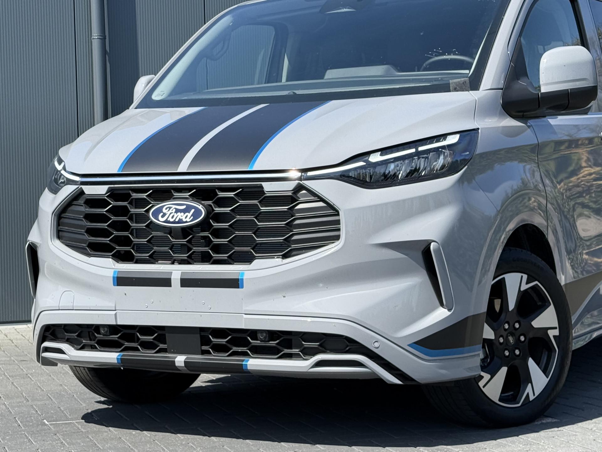 Foto 23 van Ford 2.0 TDCI 170 PK AUTOMAAT / L2H1 / Limited Sport / 6 PERS DUBBEL CABINE / 2x SCHUIFDEUR / CAMERA / 6 PERSOONS