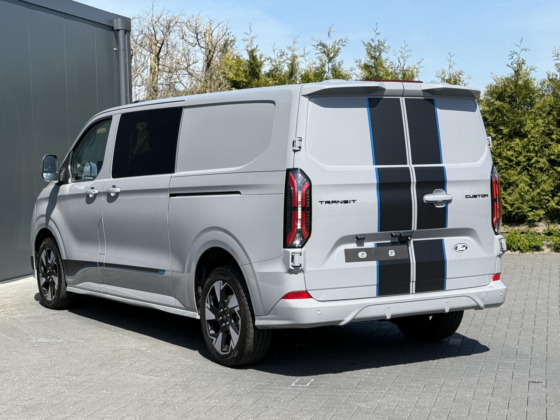 Foto 5 van Ford 2.0 TDCI 170 PK AUTOMAAT / L2H1 / Limited Sport / 6 PERS DUBBEL CABINE / 2x SCHUIFDEUR / CAMERA / 6 PERSOONS