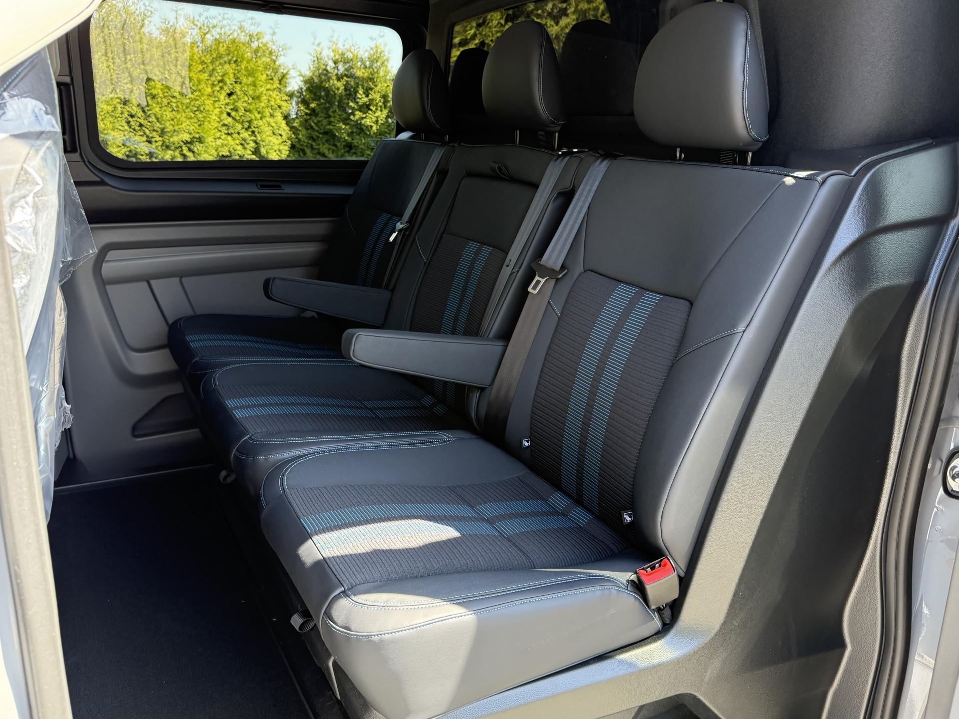 Foto 9 van Ford 2.0 TDCI 170 PK AUTOMAAT / L2H1 / Limited Sport / 6 PERS DUBBEL CABINE / 2x SCHUIFDEUR / CAMERA / 6 PERSOONS