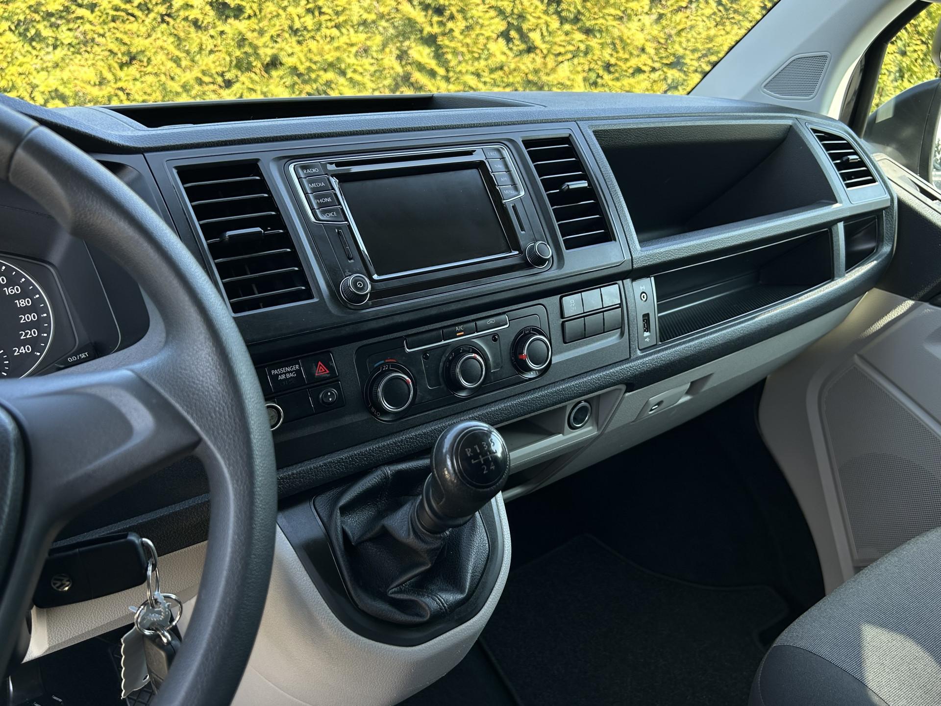 Foto 14 van Volkswagen 2.0 TDI 102 PK / L2H1 / 1e EIG. / BOTT INRICHTING / IMPERIAAL / AIRCO / CRUISE / NAVI