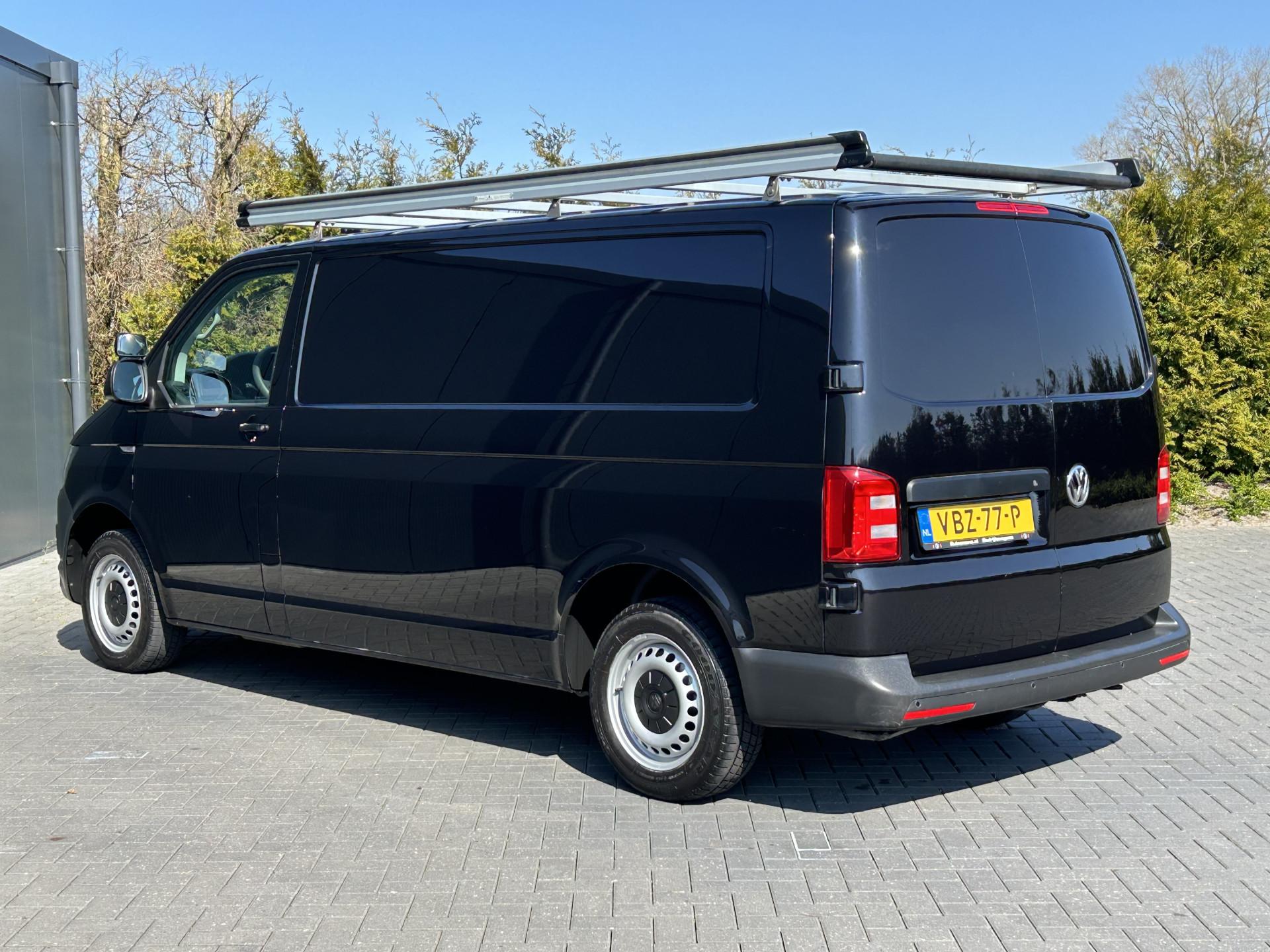 Foto 5 van Volkswagen 2.0 TDI 102 PK / L2H1 / 1e EIG. / BOTT INRICHTING / IMPERIAAL / AIRCO / CRUISE / NAVI