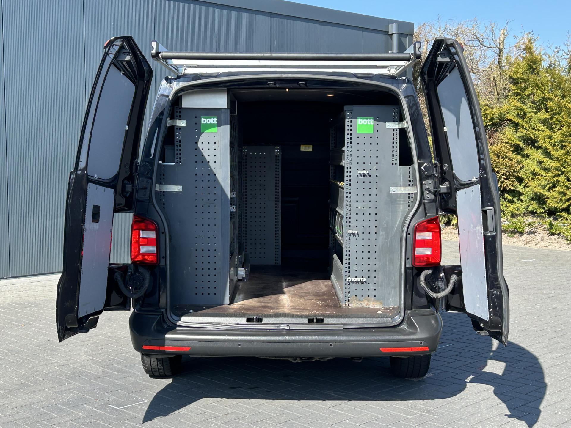 Foto 8 van Volkswagen 2.0 TDI 102 PK / L2H1 / 1e EIG. / BOTT INRICHTING / IMPERIAAL / AIRCO / CRUISE / NAVI