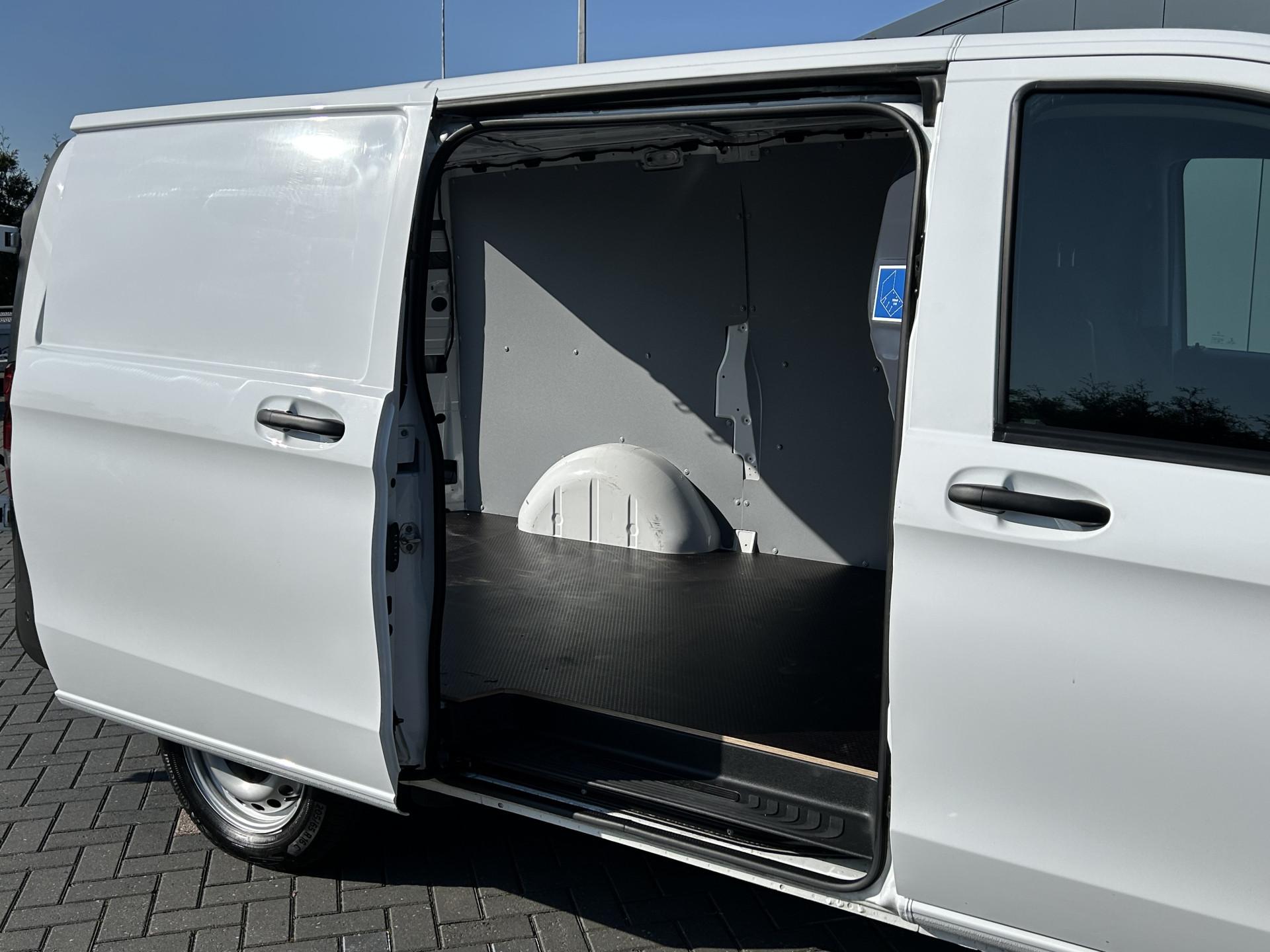 Foto 13 van Mercedes-Benz 116 CDI 164 PK / L2H1 / 1e EIG. / TREKHAAK / AIRCO / CRUISE / NAVI / CAMERA