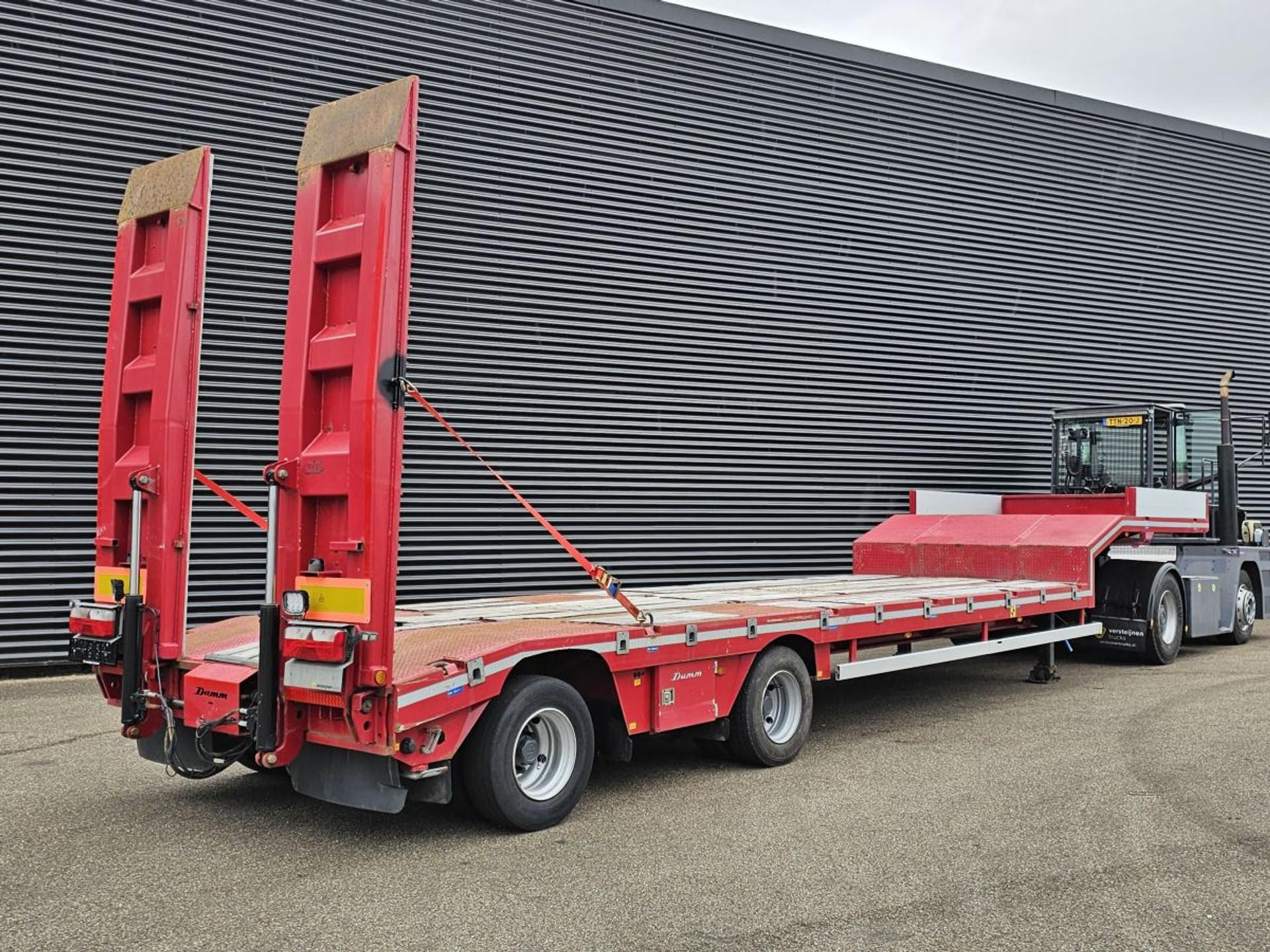 Foto 3 van Damm 2 AXLE + HYDRAULIC RAMPS / LIFT AXLE / 11.4 mtr.