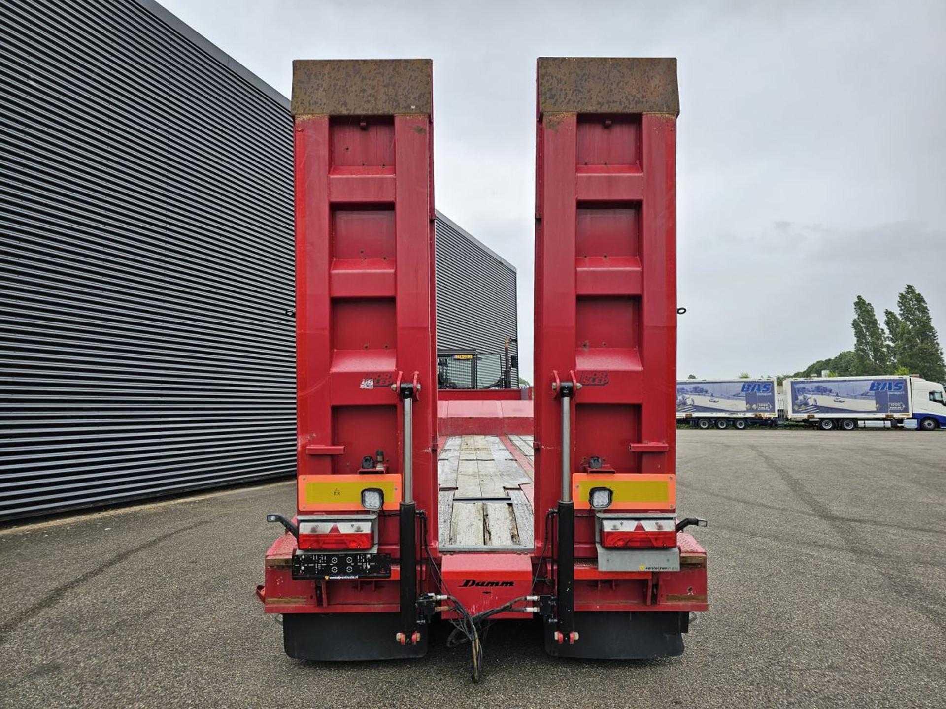 Foto 8 van Damm 2 AXLE + HYDRAULIC RAMPS / LIFT AXLE / 11.4 mtr.