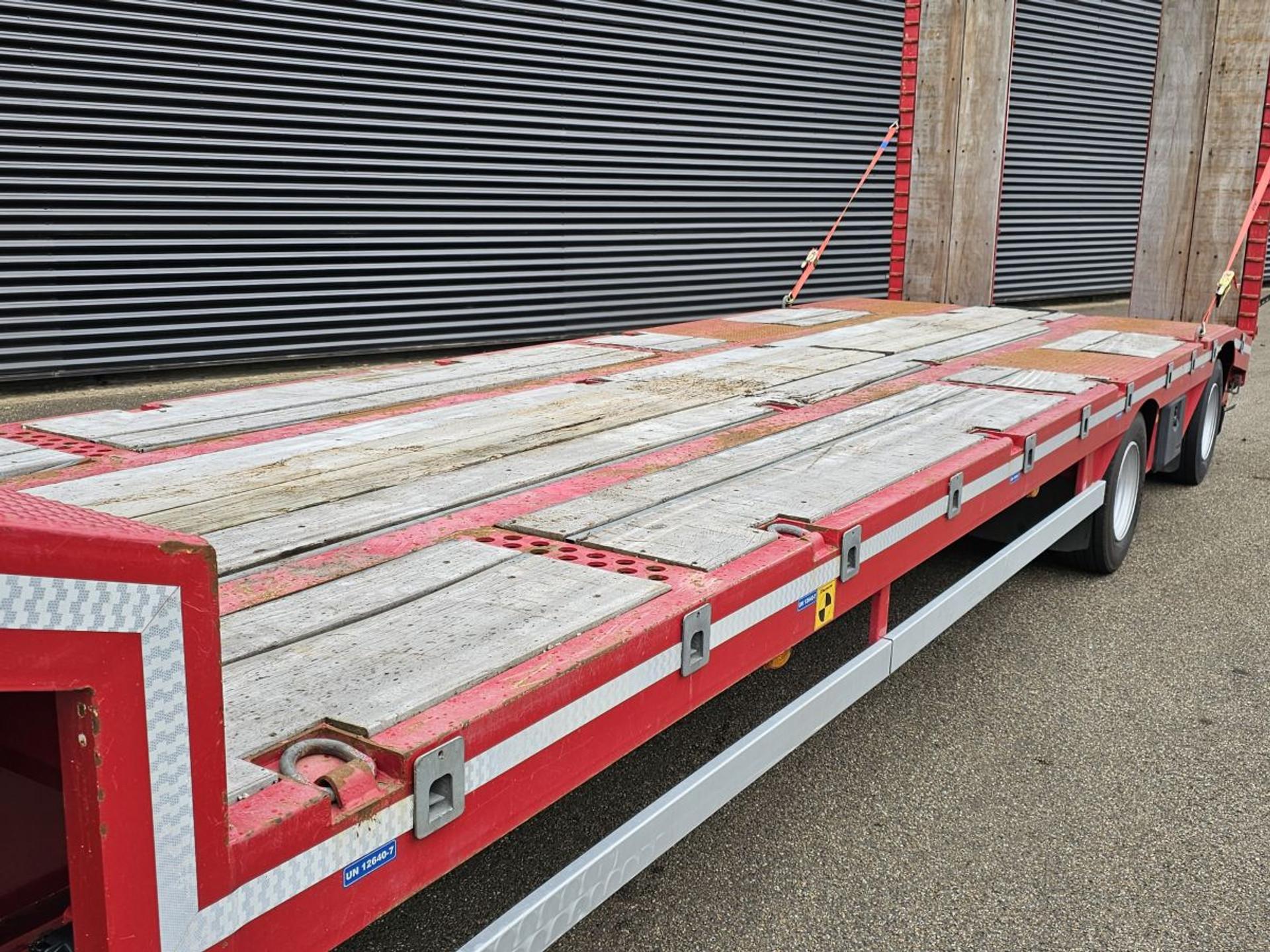 Foto 9 van Damm 2 AXLE + HYDRAULIC RAMPS / LIFT AXLE / 11.4 mtr.