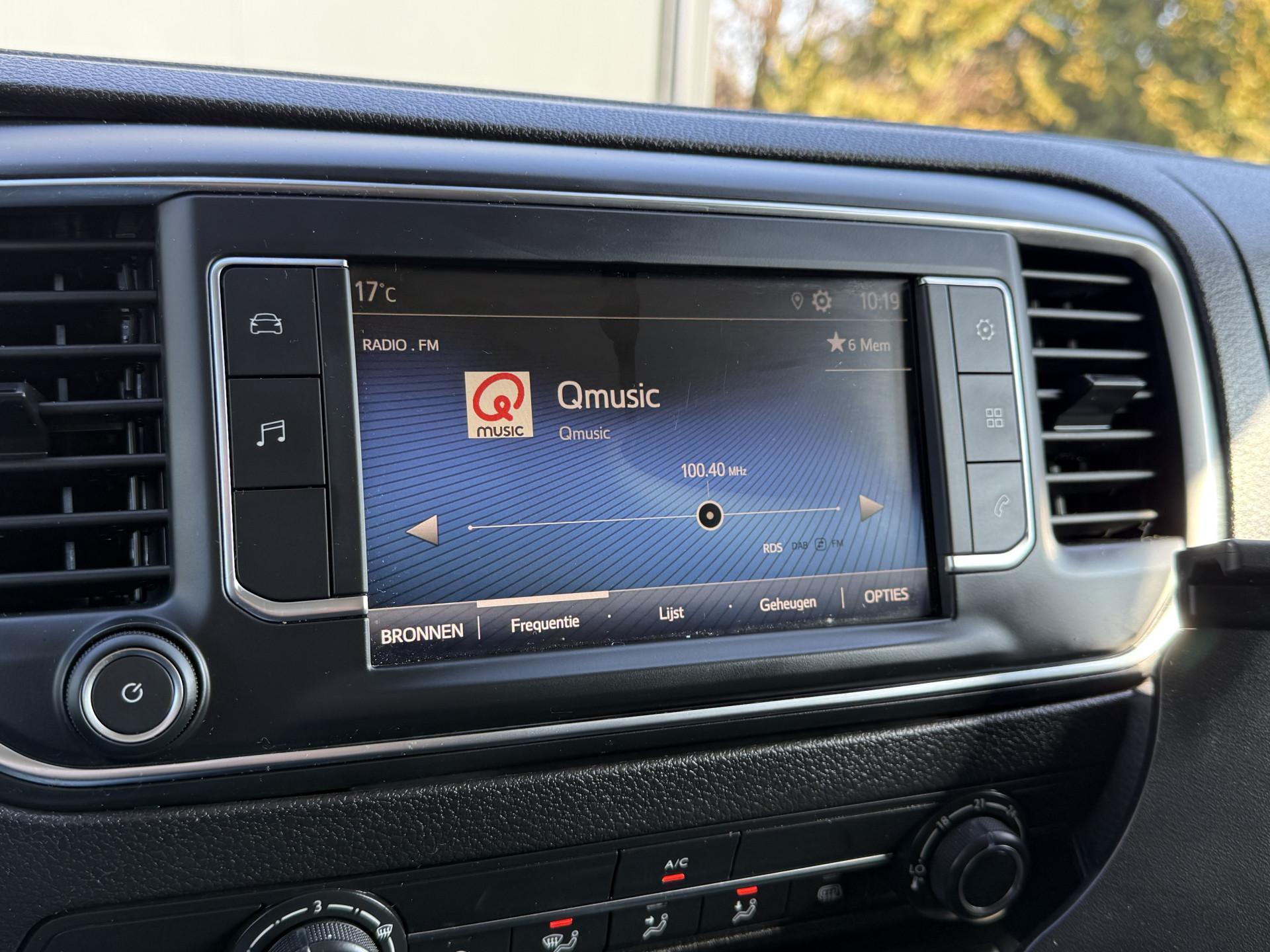 Foto 13 van Toyota 2.0 D-4D 145 PK / L2H1 / 1e EIG. / AIRCO / CRUISE / 3-ZITS / DAB / CARPLAY
