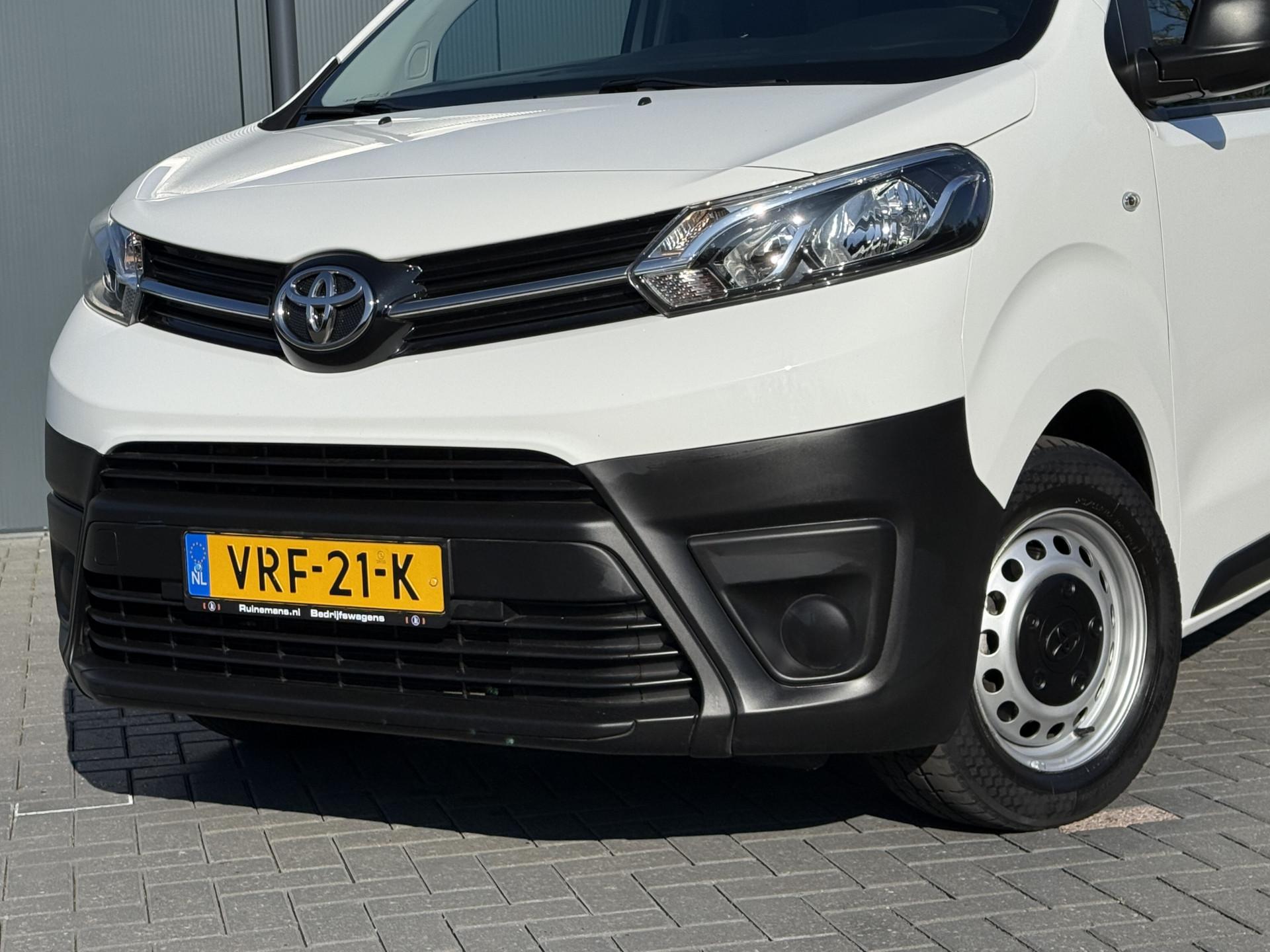 Foto 17 van Toyota 2.0 D-4D 145 PK / L2H1 / 1e EIG. / AIRCO / CRUISE / 3-ZITS / DAB / CARPLAY