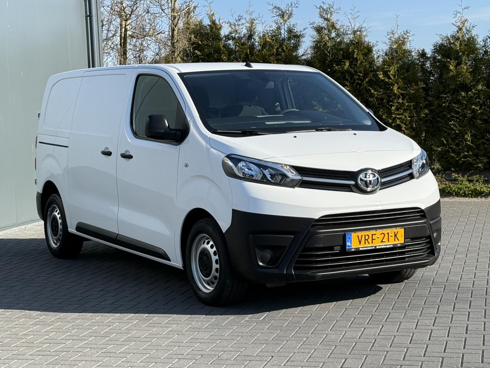 Foto 3 van Toyota 2.0 D-4D 145 PK / L2H1 / 1e EIG. / AIRCO / CRUISE / 3-ZITS / DAB / CARPLAY