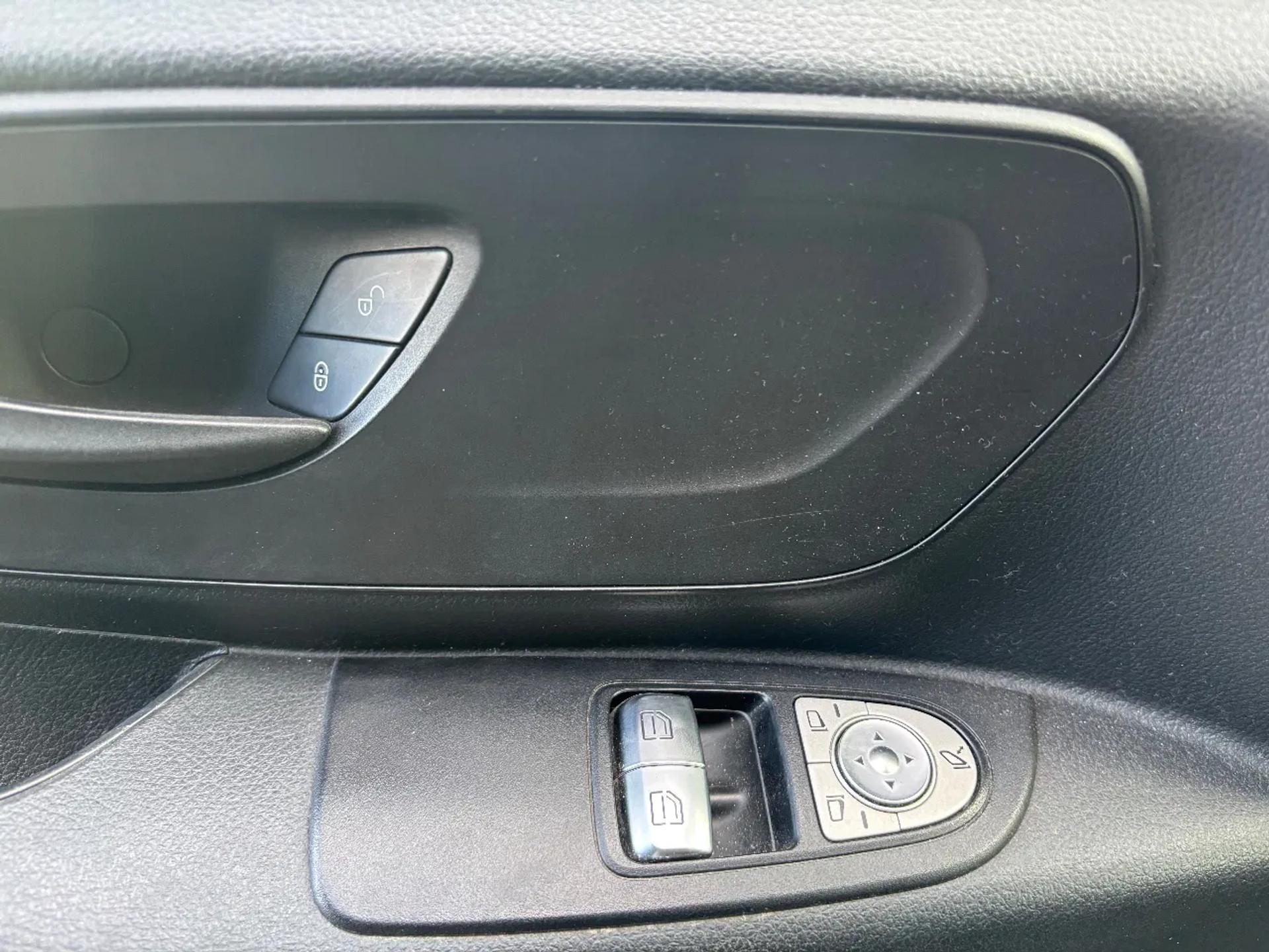 Foto 12 van Mercedes-Benz 114CDI XXL L3H1 Dubbelcabine Automaat Airco Cruisecontrol Trekhaak EURO 6