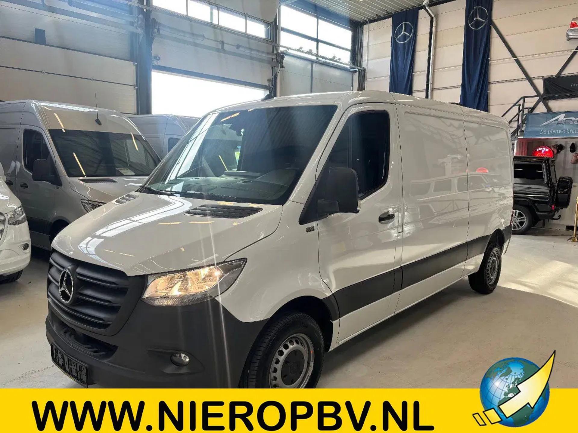 Foto 2 van Mercedes-Benz 311CDI L2H1 Airco Cruisecontrol Apple CarPlay NIEUW de goed goedkoopste sprinter van het land nieuw nieuw