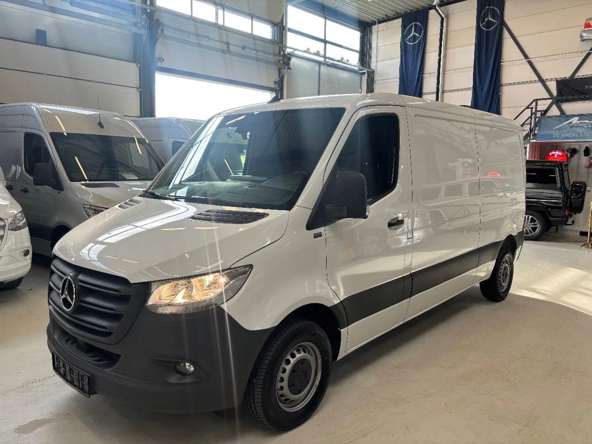 Foto 3 van Mercedes-Benz 311CDI L2H1 Airco Cruisecontrol Apple CarPlay NIEUW de goed goedkoopste sprinter van het land nieuw nieuw