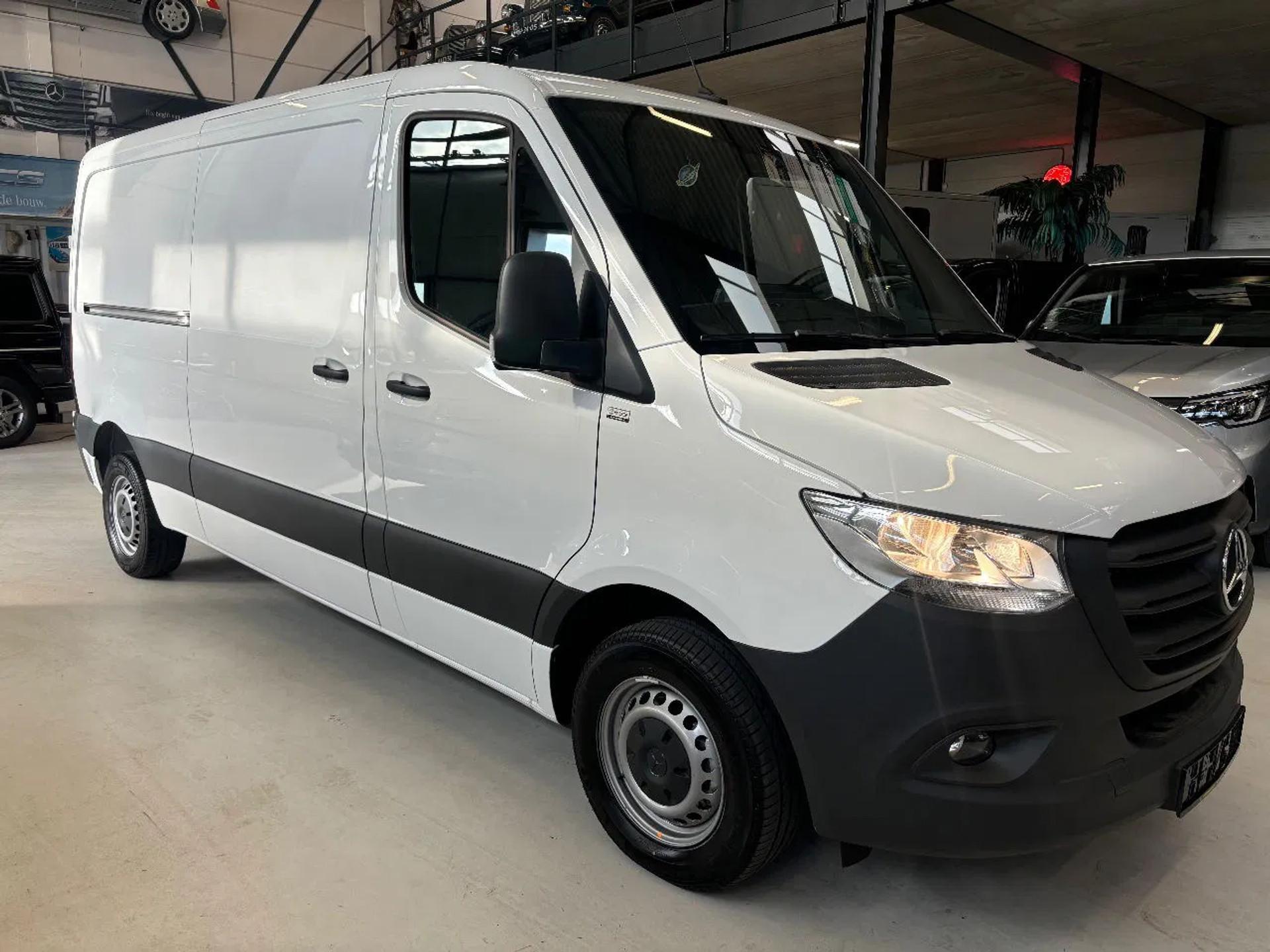 Foto 4 van Mercedes-Benz 311CDI L2H1 Airco Cruisecontrol Apple CarPlay NIEUW de goed goedkoopste sprinter van het land nieuw nieuw