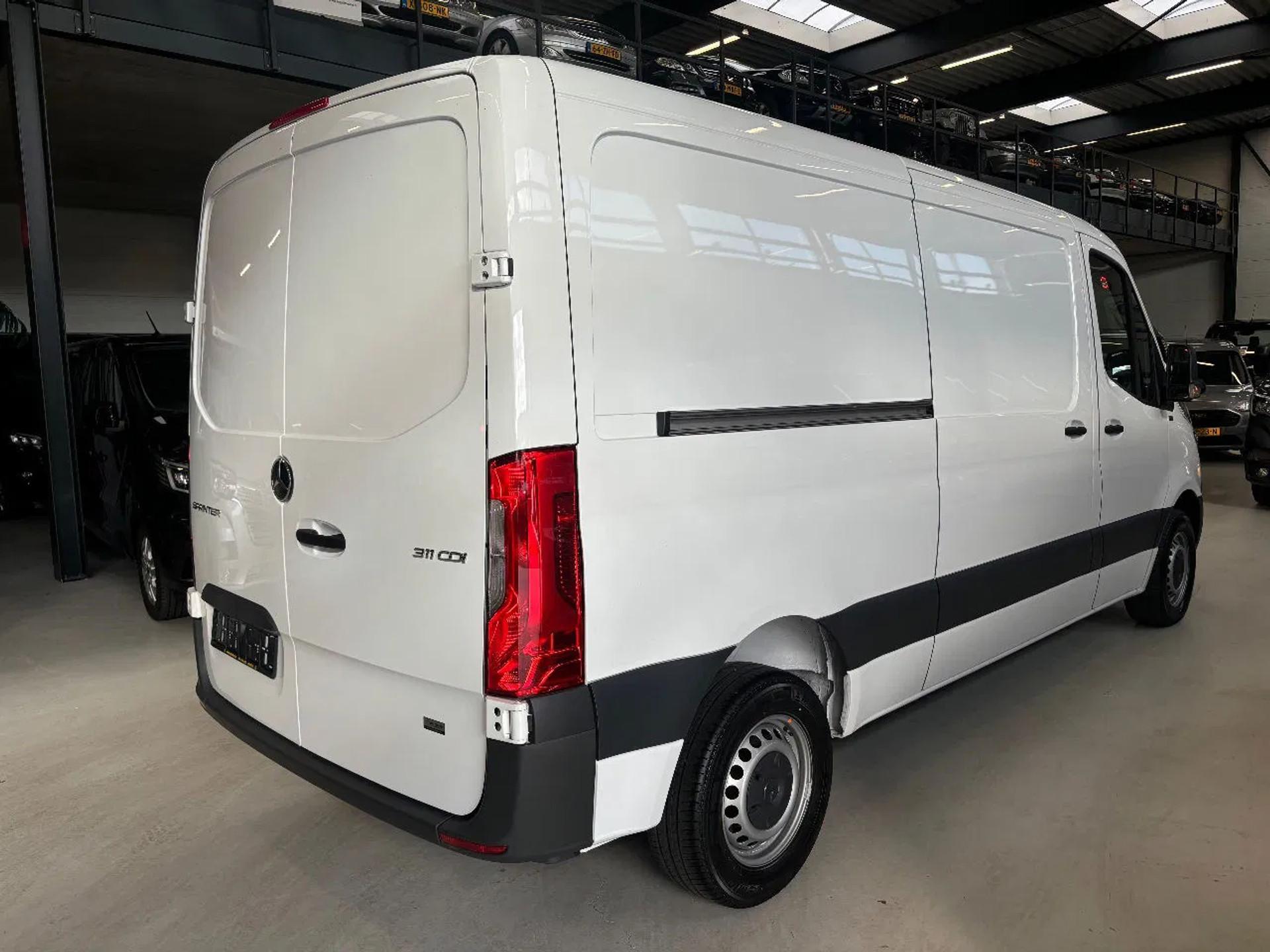 Foto 5 van Mercedes-Benz 311CDI L2H1 Airco Cruisecontrol Apple CarPlay NIEUW de goed goedkoopste sprinter van het land nieuw nieuw