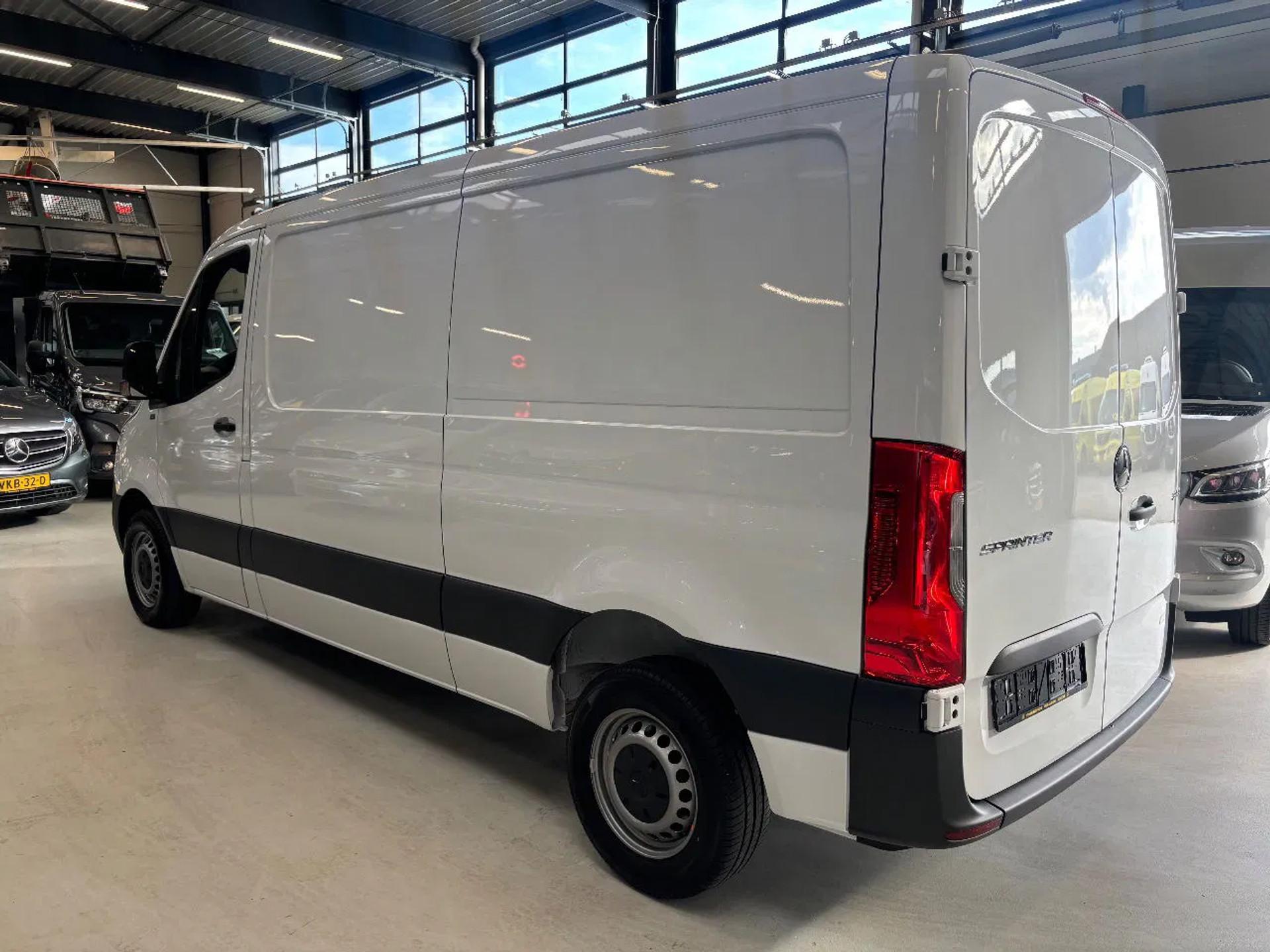 Foto 6 van Mercedes-Benz 311CDI L2H1 Airco Cruisecontrol Apple CarPlay NIEUW de goed goedkoopste sprinter van het land nieuw nieuw