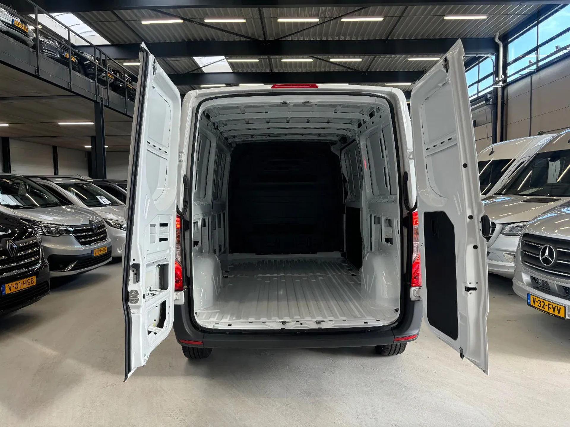 Foto 8 van Mercedes-Benz 311CDI L2H1 Airco Cruisecontrol Apple CarPlay NIEUW de goed goedkoopste sprinter van het land nieuw nieuw
