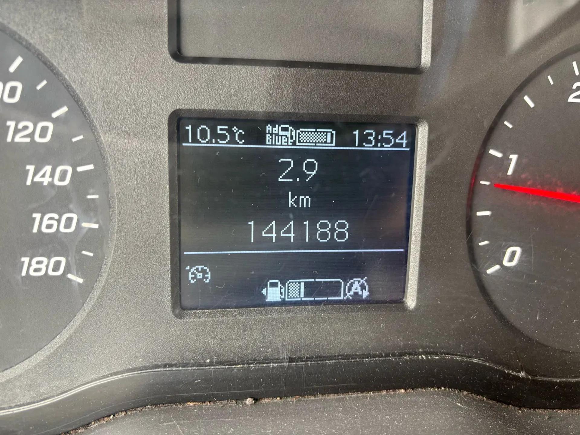 Foto 6 van Mercedes-Benz 311CDI Dubbelcabine Openlaadbak Airco Trekhaak EURO 6
