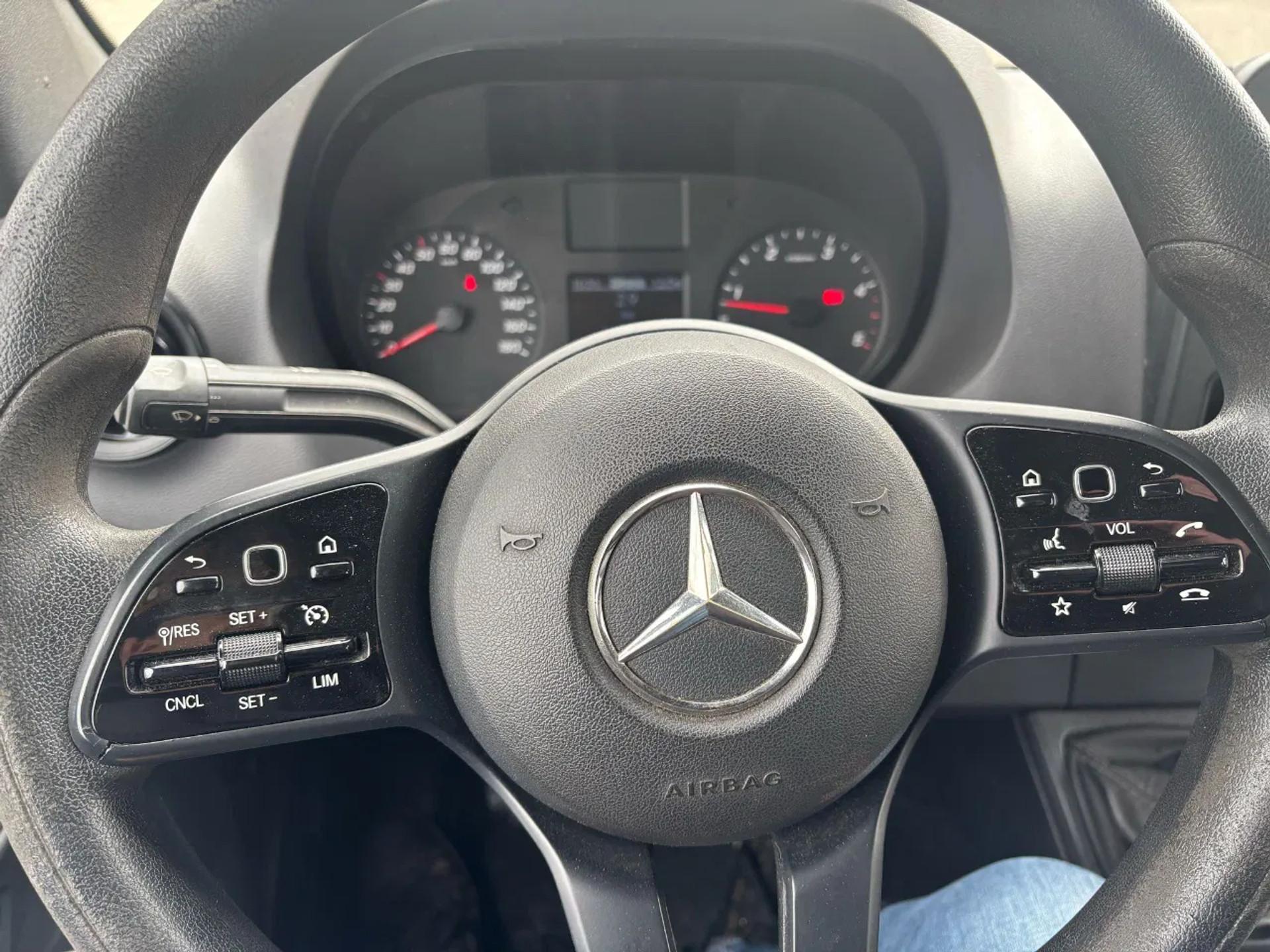 Foto 7 van Mercedes-Benz 311CDI Dubbelcabine Openlaadbak Airco Trekhaak EURO 6