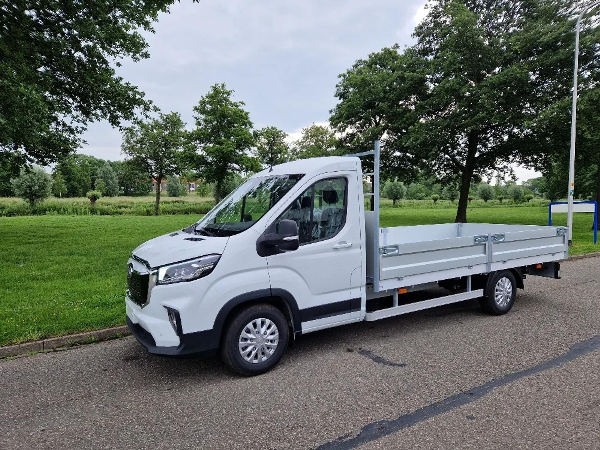 Foto 1 van Maxus eDeliver9 CC met Open Laadbak L4 100% elektrisch L4 65 kWh N1 Direct uit voorraad