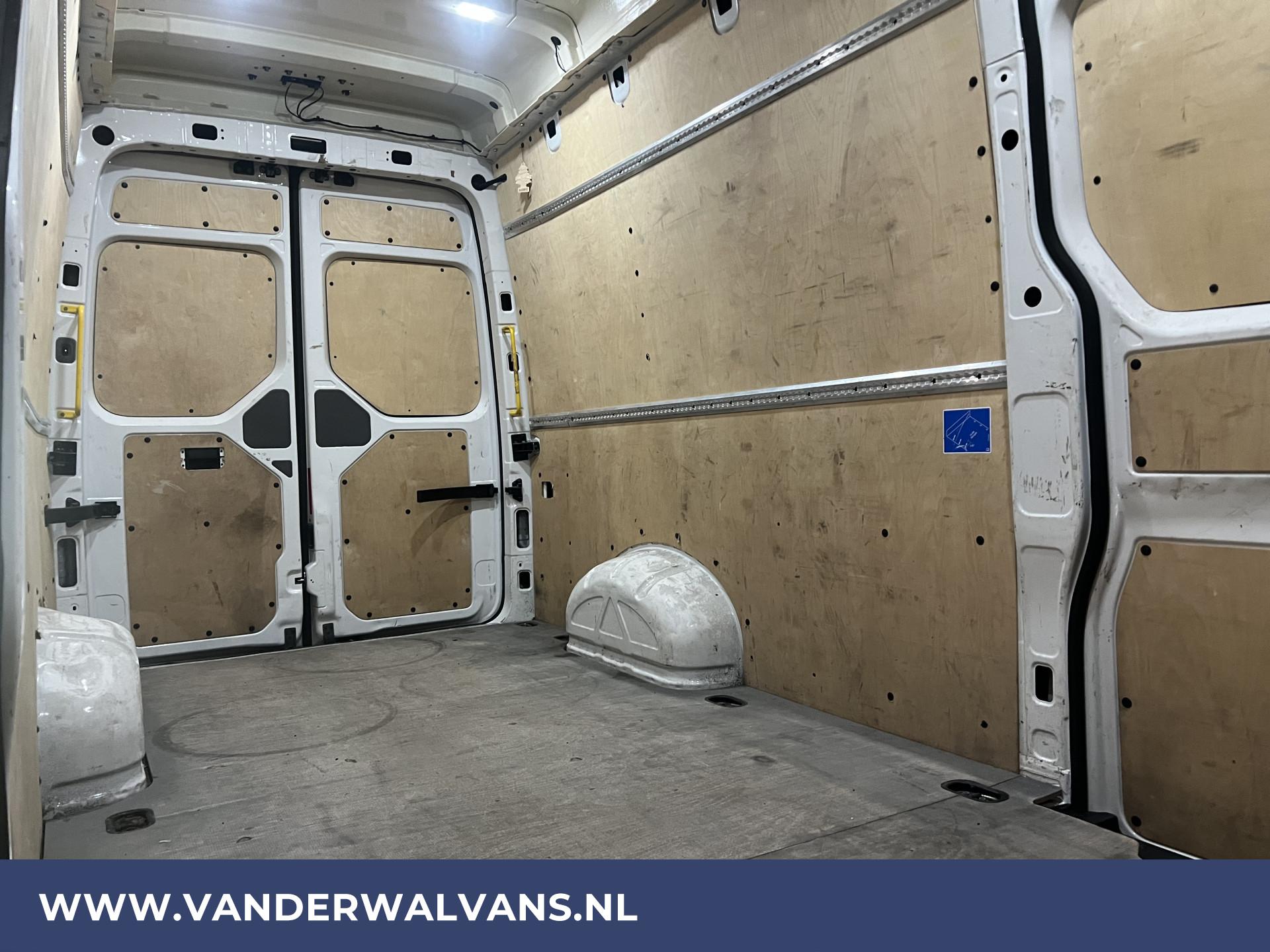 Foto 11 van Volkswagen 2.0 TDI 140pk L4H4 L3H3 Hoog dak Euro6 Airco | 2x Zijdeur | Camera | Apple Carplay