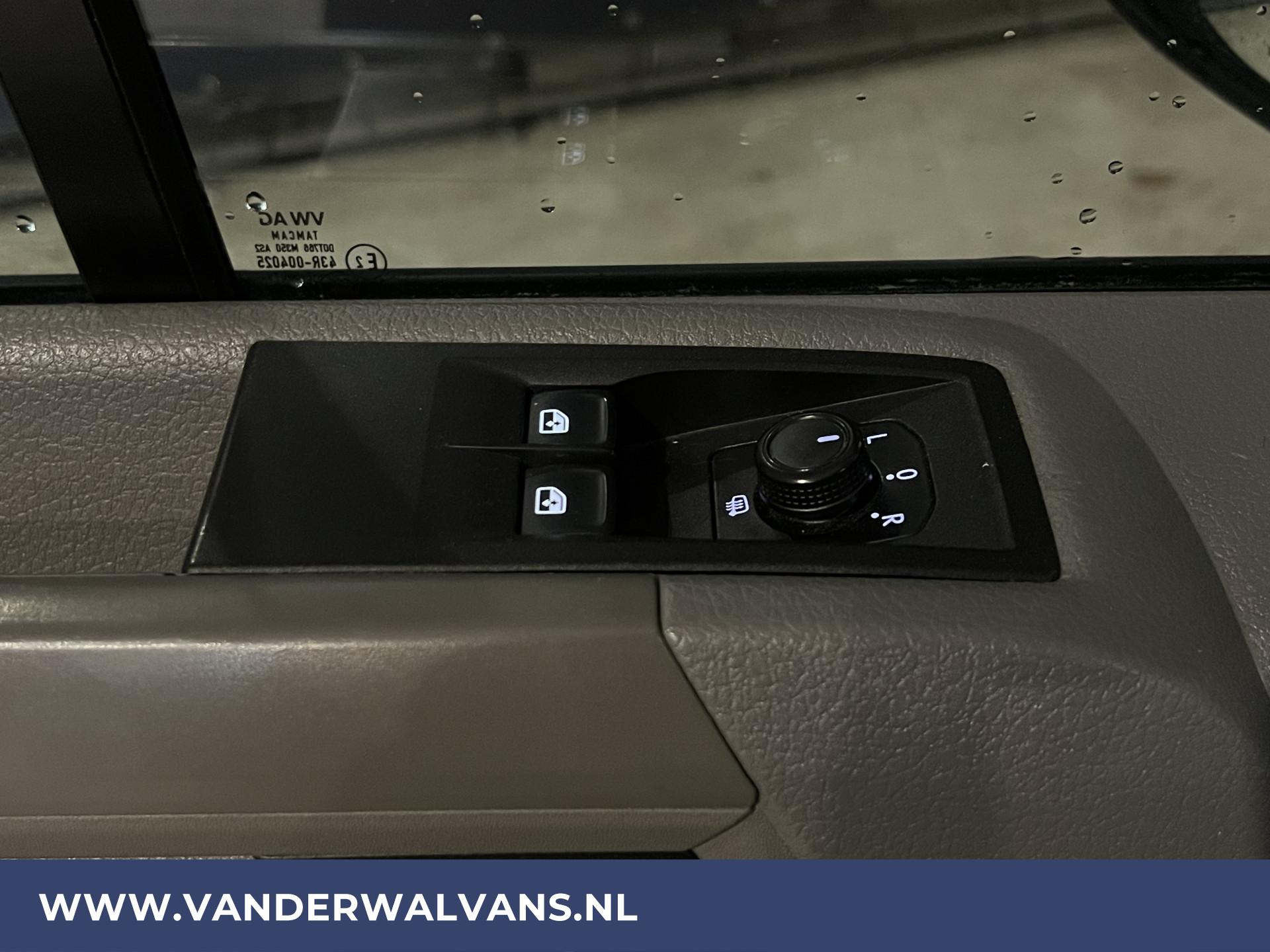 Foto 18 van Volkswagen 2.0 TDI 140pk L4H4 L3H3 Hoog dak Euro6 Airco | 2x Zijdeur | Camera | Apple Carplay