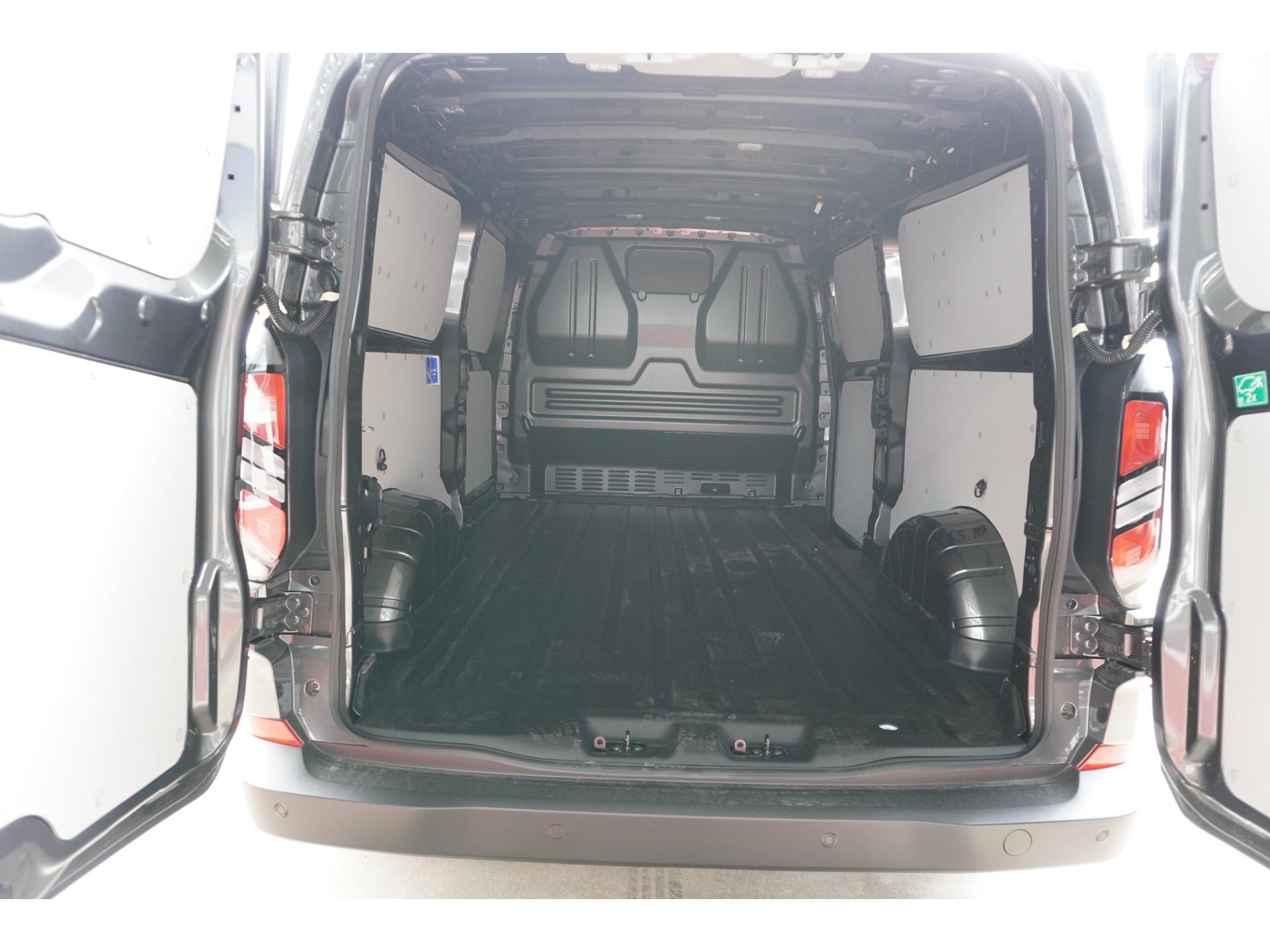 Foto 18 van Ford 320L 2.0 TDCI 136PK L2H1 Trend Nieuw Model