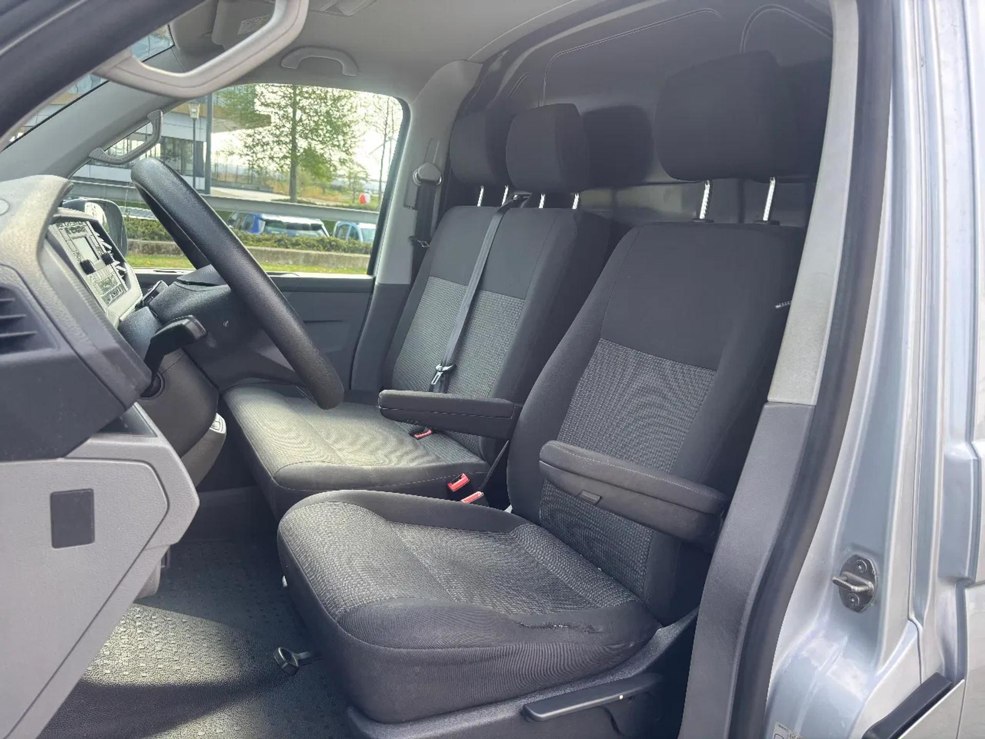 Foto 10 van Volkswagen 2.0TDI L2H1 Airco Trekhaak EURO 6 82800KM