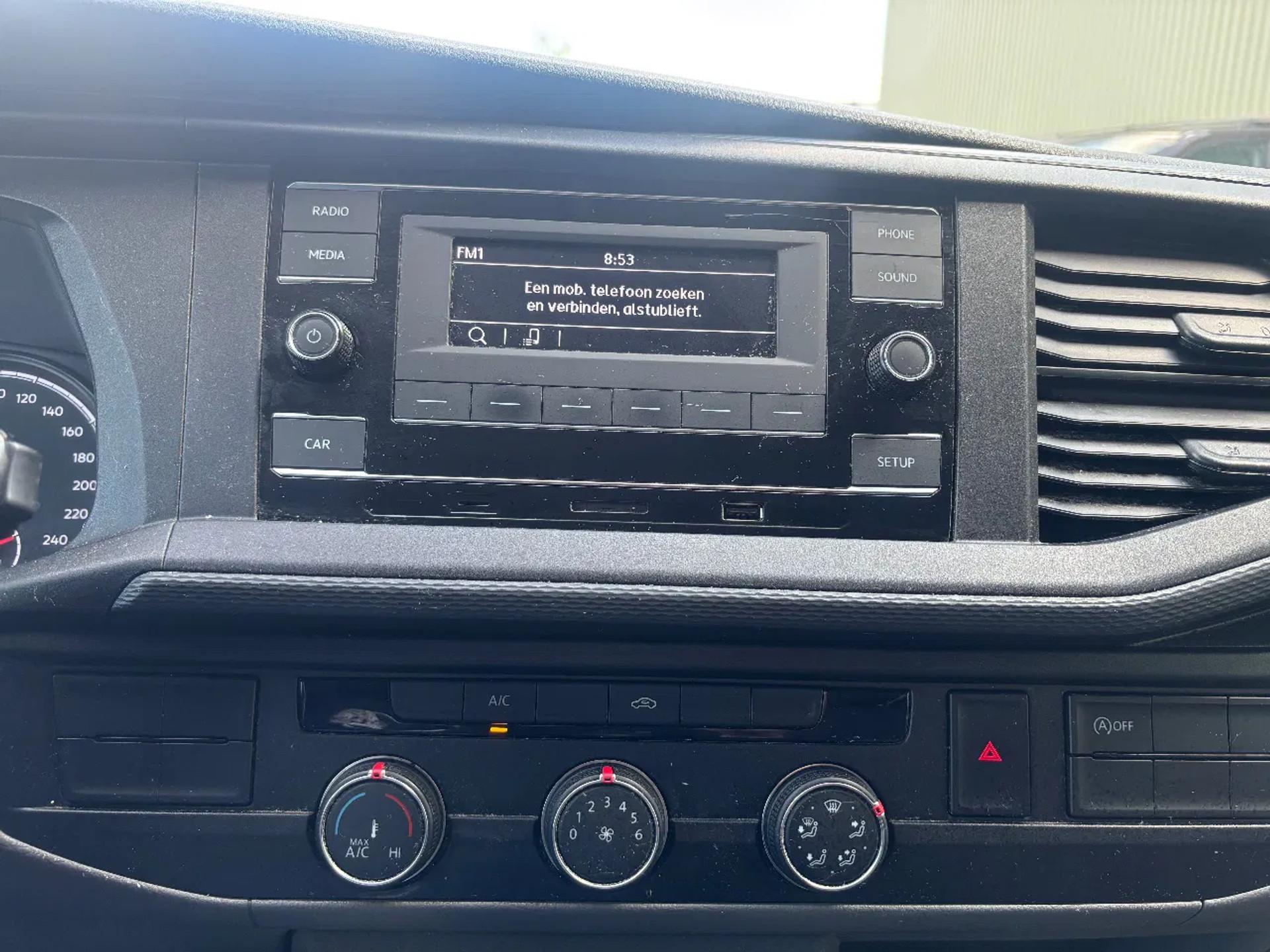 Foto 13 van Volkswagen 2.0TDI L2H1 Airco Trekhaak EURO 6 82800KM