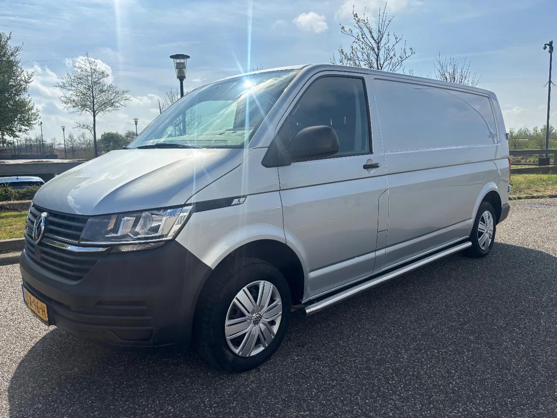 Foto 2 van Volkswagen 2.0TDI L2H1 Airco Trekhaak EURO 6 82800KM