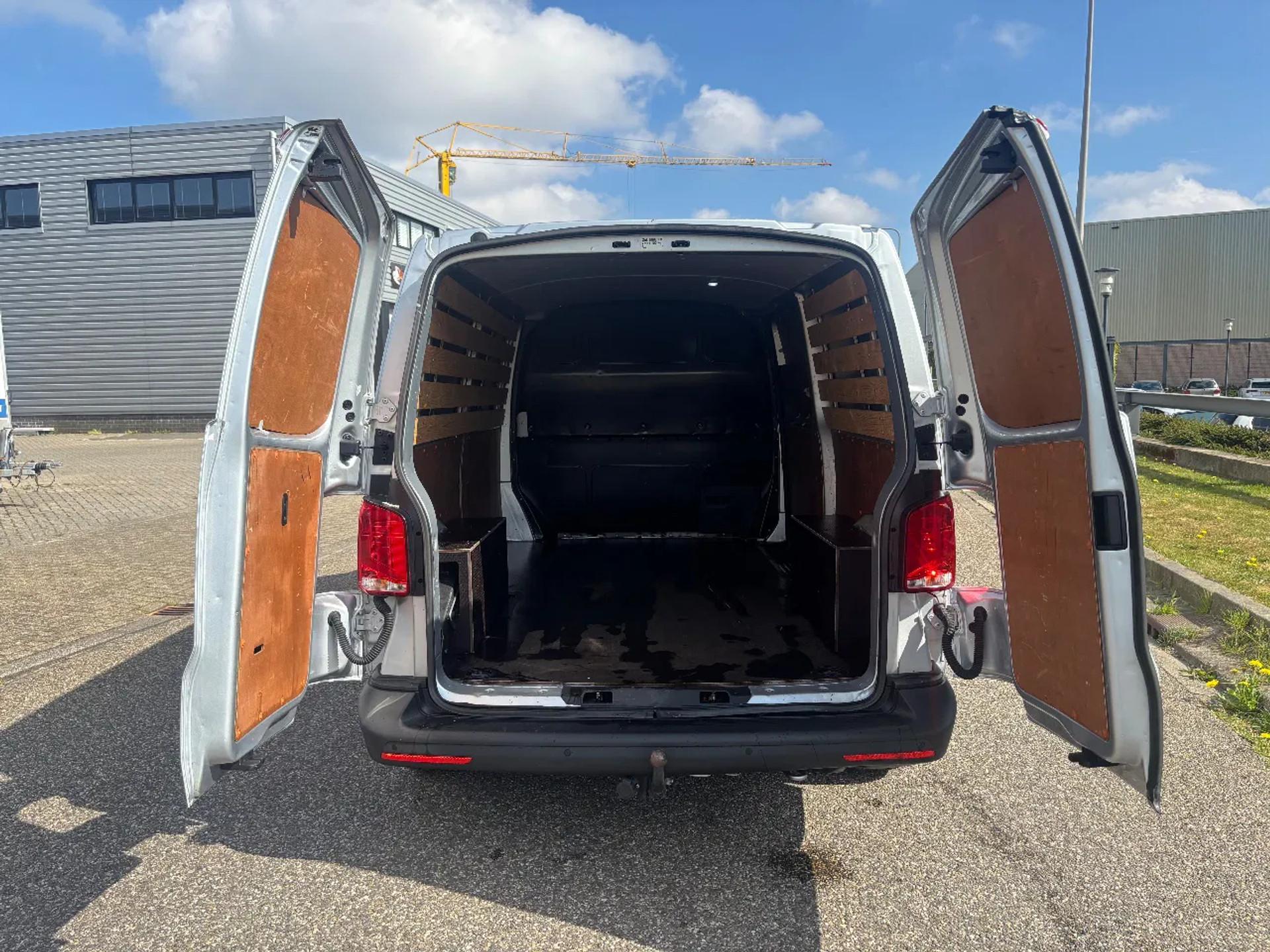 Foto 7 van Volkswagen 2.0TDI L2H1 Airco Trekhaak EURO 6 82800KM