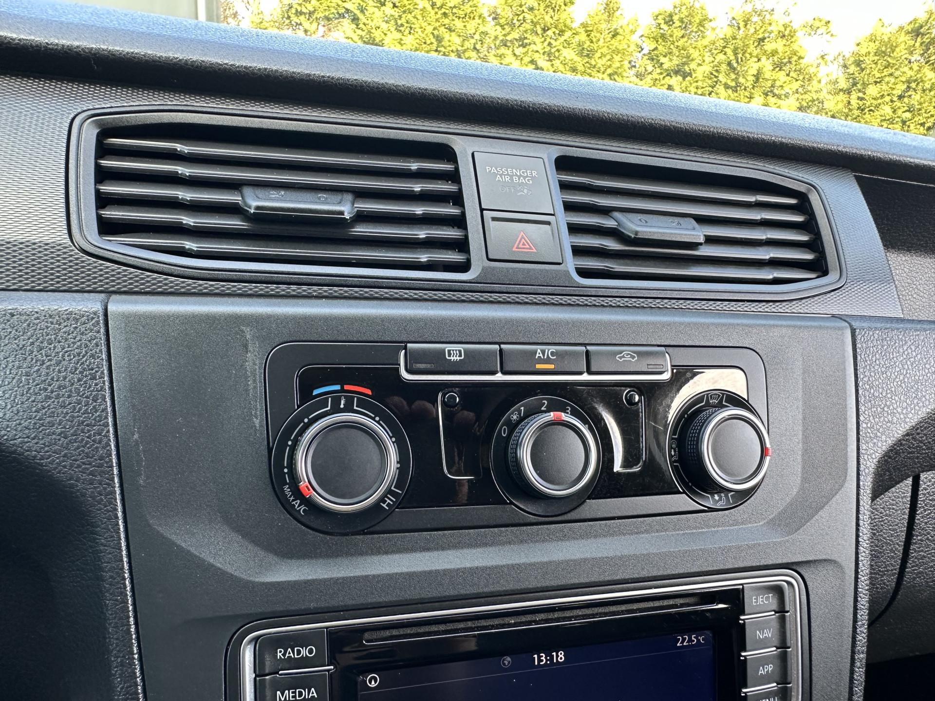 Foto 10 van Volkswagen 1.4 TSI 125 PK AUTOMAAT / L1H1 / BENZINE !! / BPM VRIJ / 1e. EIG / TREKHAAK / IMPERIAAL / AIRCO / CRUISE / NAVI