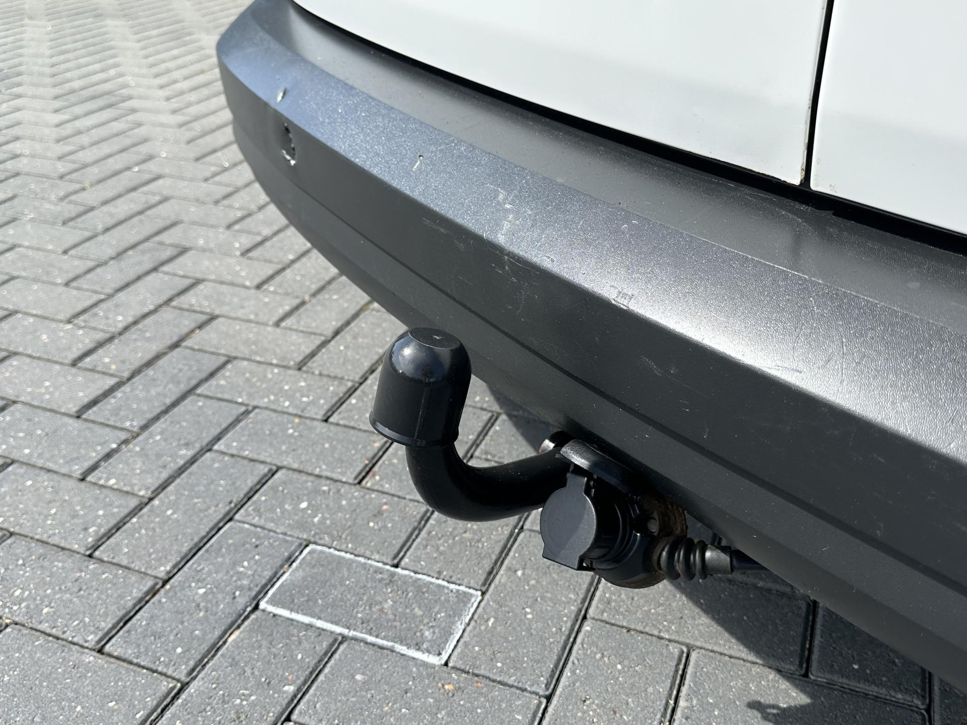 Foto 15 van Volkswagen 1.4 TSI 125 PK AUTOMAAT / L1H1 / BENZINE !! / BPM VRIJ / 1e. EIG / TREKHAAK / IMPERIAAL / AIRCO / CRUISE / NAVI