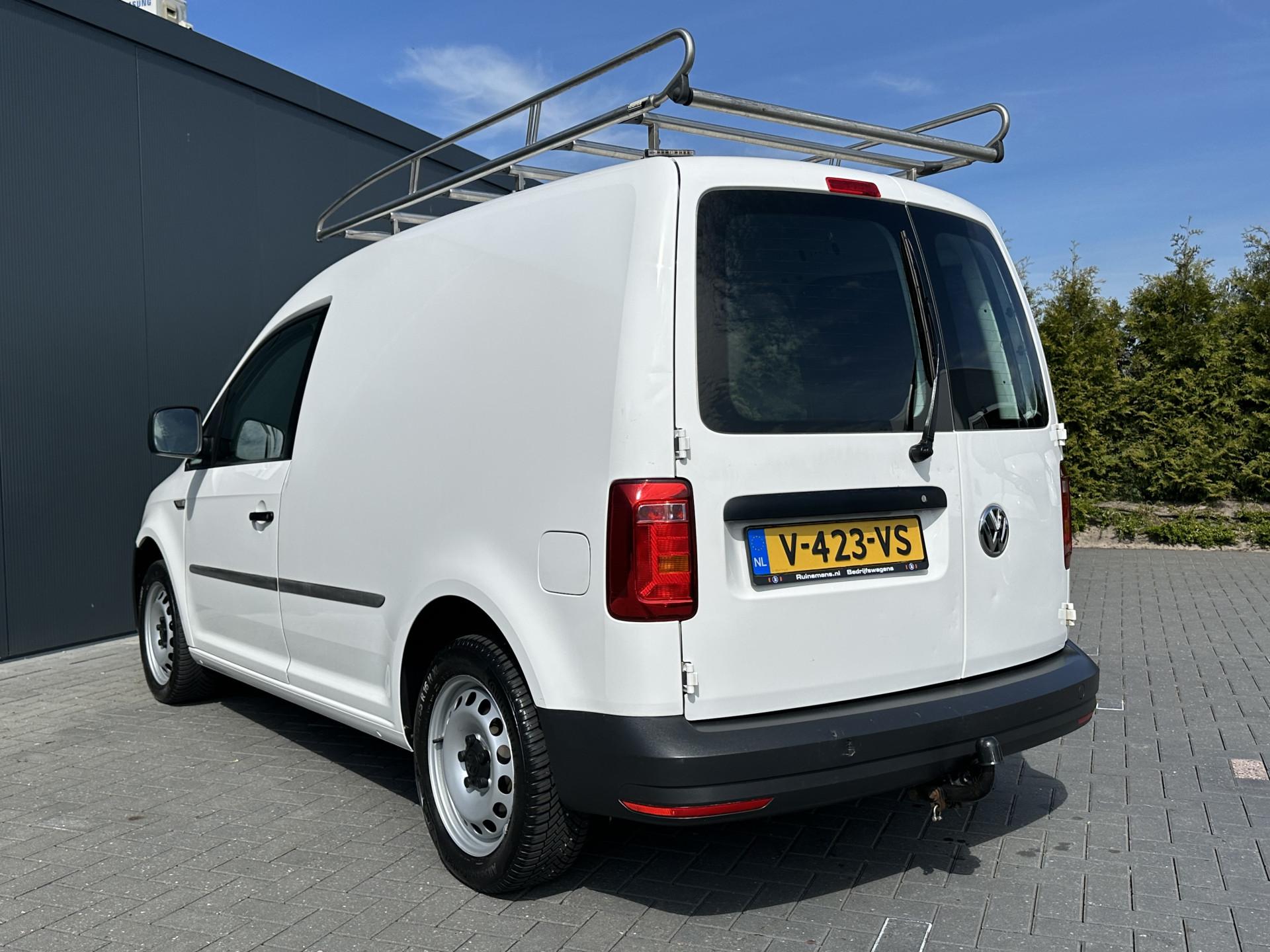 Foto 4 van Volkswagen 1.4 TSI 125 PK AUTOMAAT / L1H1 / BENZINE !! / BPM VRIJ / 1e. EIG / TREKHAAK / IMPERIAAL / AIRCO / CRUISE / NAVI
