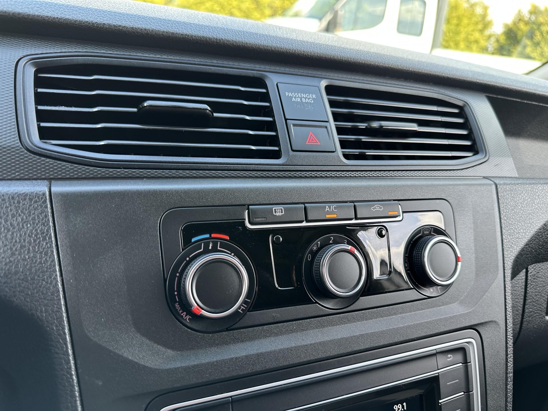 Foto 10 van Volkswagen 2.0 TDI / L1H1 / ZEER NETJES / 38.424 KM / 1e EIGENAAR / AIRCO / CRUISE CONTROL