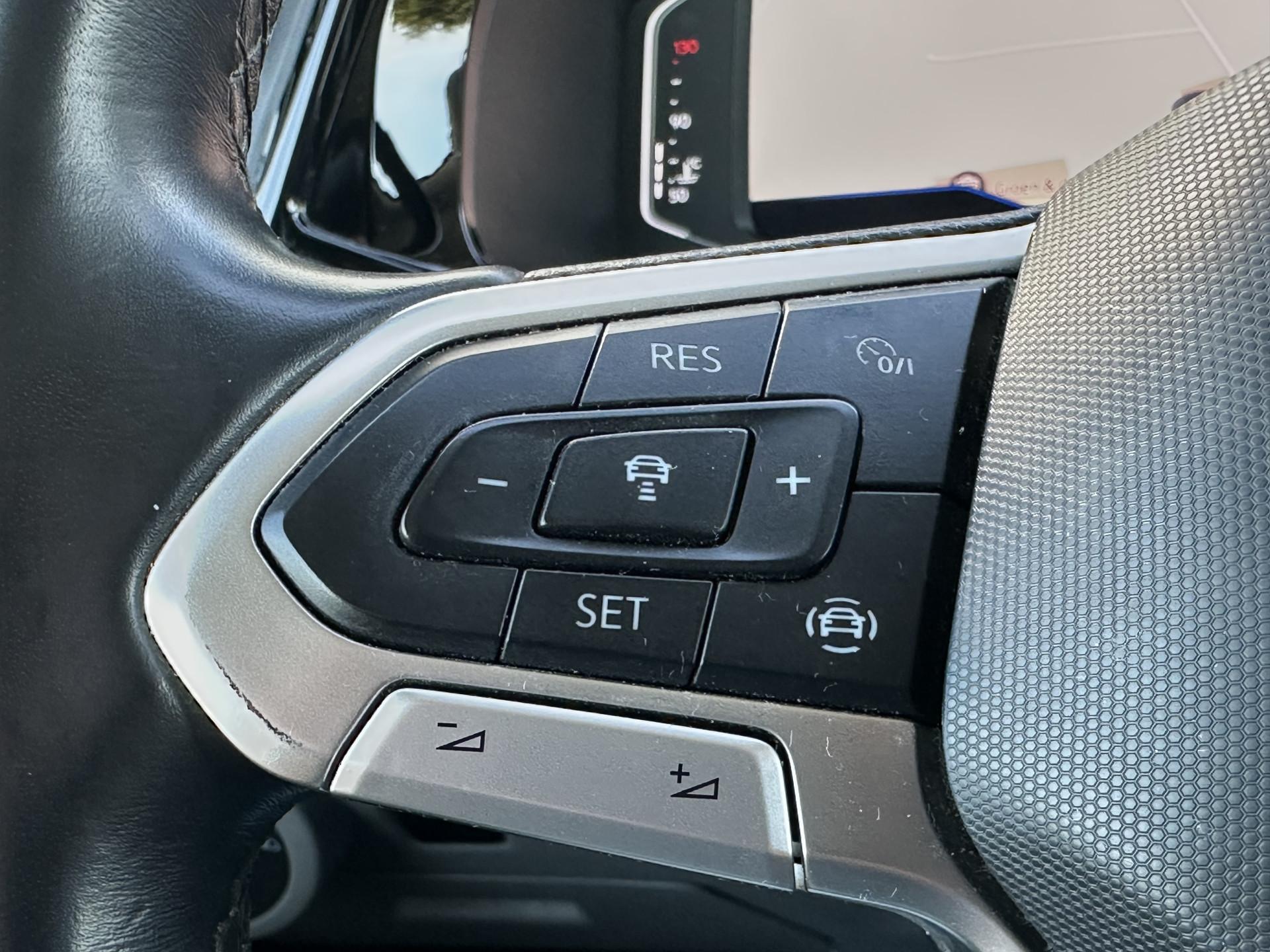 Foto 10 van Volkswagen 2.0 TDI / L1H1 / BULLI / TREKHAAK / VIRTUAL / SOFTCLOSE / CAMERA / ADAPTIVE CRUISE / CARPLAY