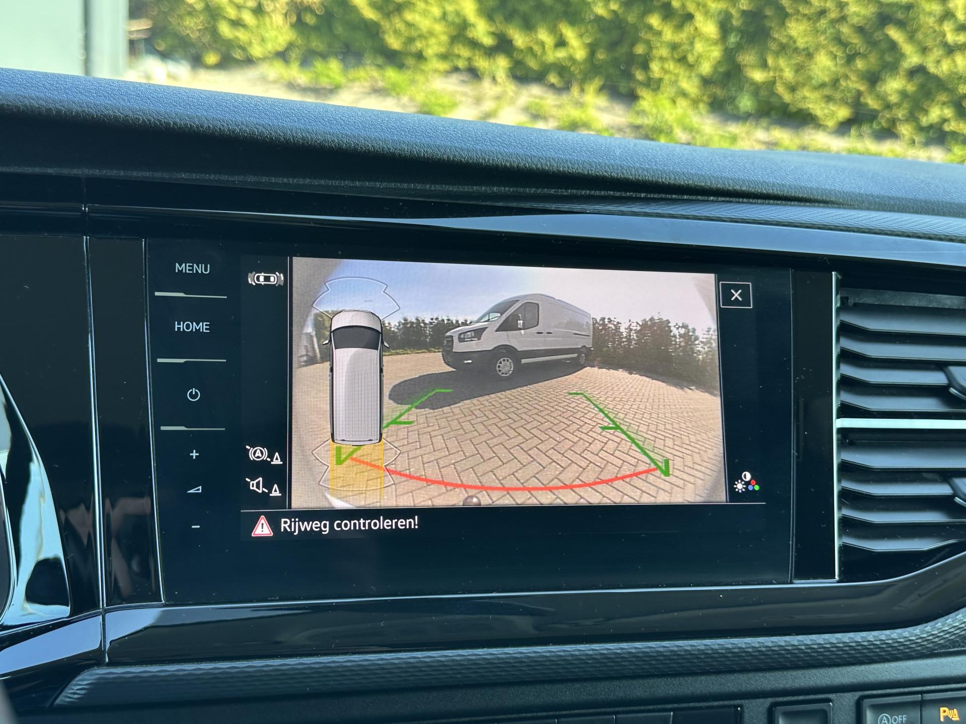 Foto 14 van Volkswagen 2.0 TDI / L1H1 / BULLI / TREKHAAK / VIRTUAL / SOFTCLOSE / CAMERA / ADAPTIVE CRUISE / CARPLAY