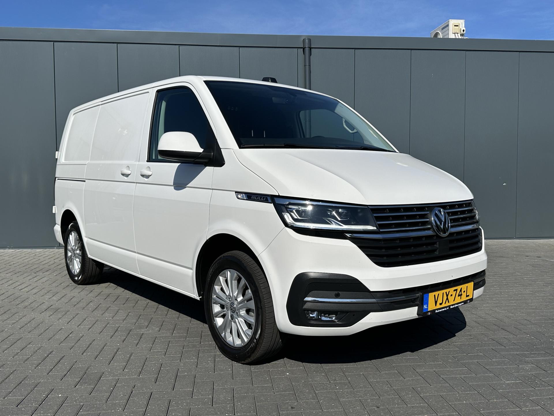 Foto 3 van Volkswagen 2.0 TDI / L1H1 / BULLI / TREKHAAK / VIRTUAL / SOFTCLOSE / CAMERA / ADAPTIVE CRUISE / CARPLAY