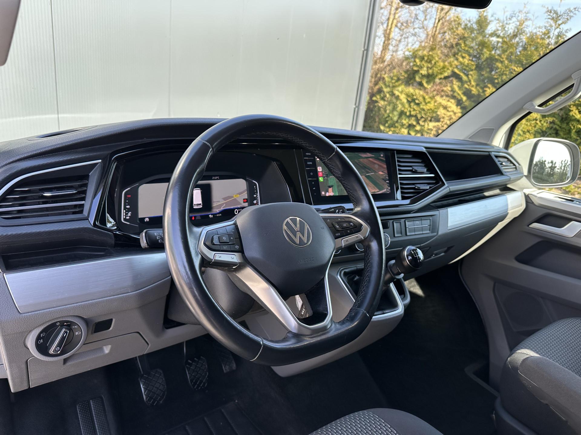 Foto 6 van Volkswagen 2.0 TDI / L1H1 / BULLI / TREKHAAK / VIRTUAL / SOFTCLOSE / CAMERA / ADAPTIVE CRUISE / CARPLAY