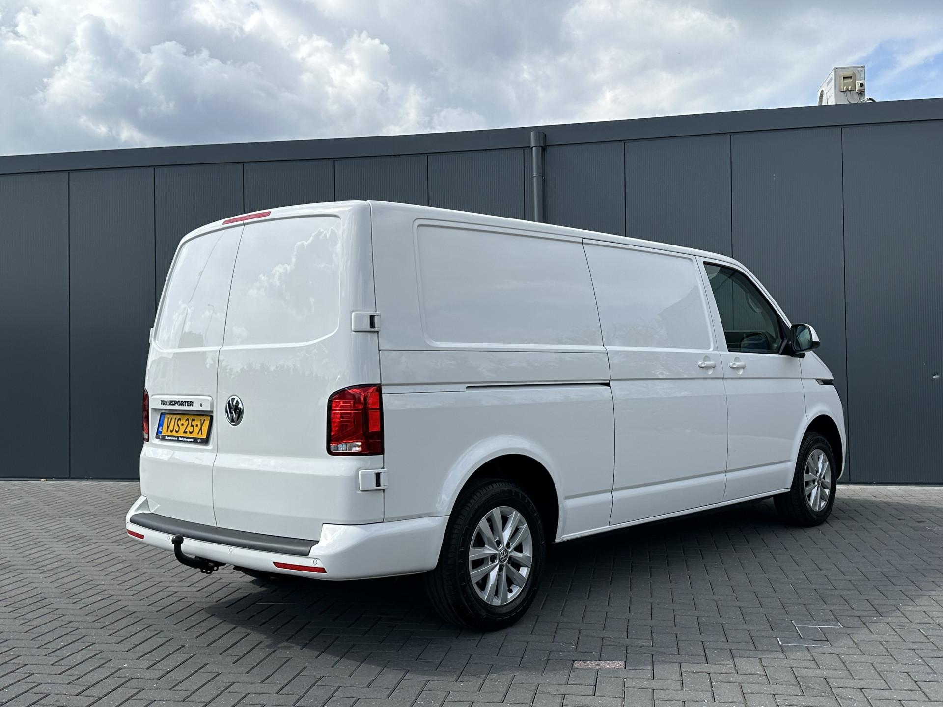 Foto 2 van Volkswagen 2.0 TDI HIGHLINE+ / L2H1 / TREKHAAK / NAVI / CRUISE / AIRCO / PDC / APPLE CARPLAY / ANDROID