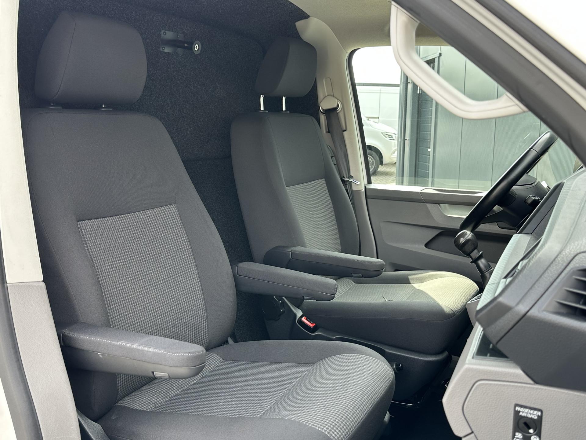 Foto 4 van Volkswagen 2.0 TDI HIGHLINE+ / L2H1 / TREKHAAK / NAVI / CRUISE / AIRCO / PDC / APPLE CARPLAY / ANDROID