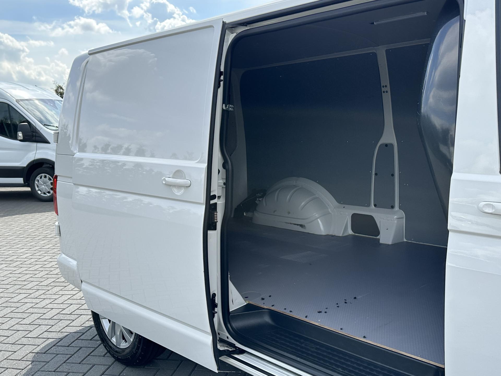 Foto 8 van Volkswagen 2.0 TDI HIGHLINE+ / L2H1 / TREKHAAK / NAVI / CRUISE / AIRCO / PDC / APPLE CARPLAY / ANDROID