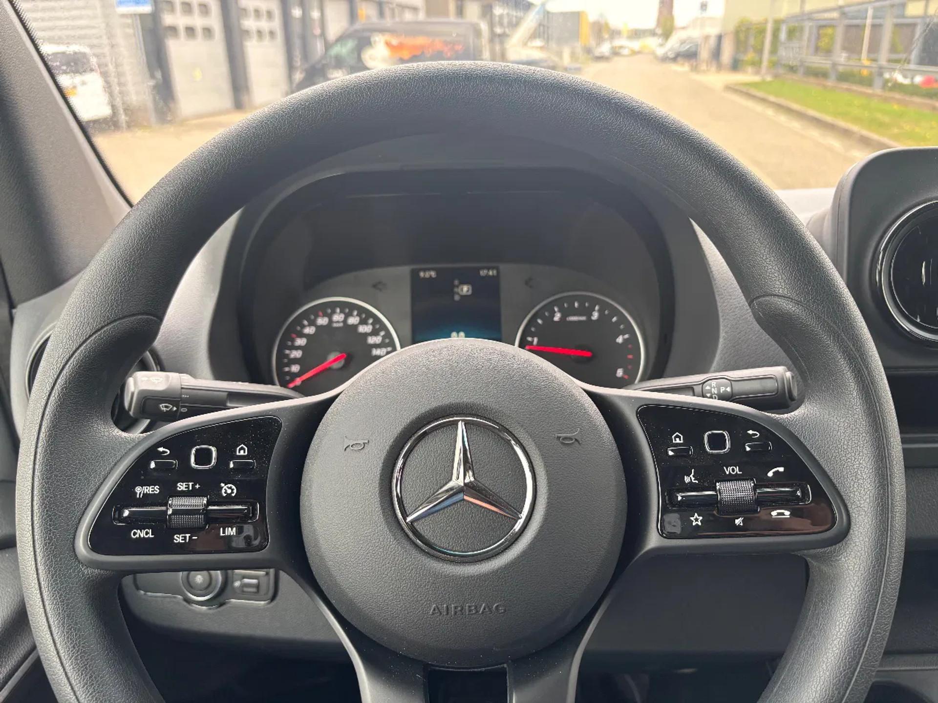 Foto 14 van Mercedes-Benz 519CDI Dubbelcabine Openlaadbak Automaat Airco Navi Cruisecontrol nieuwe ongebruikte auto